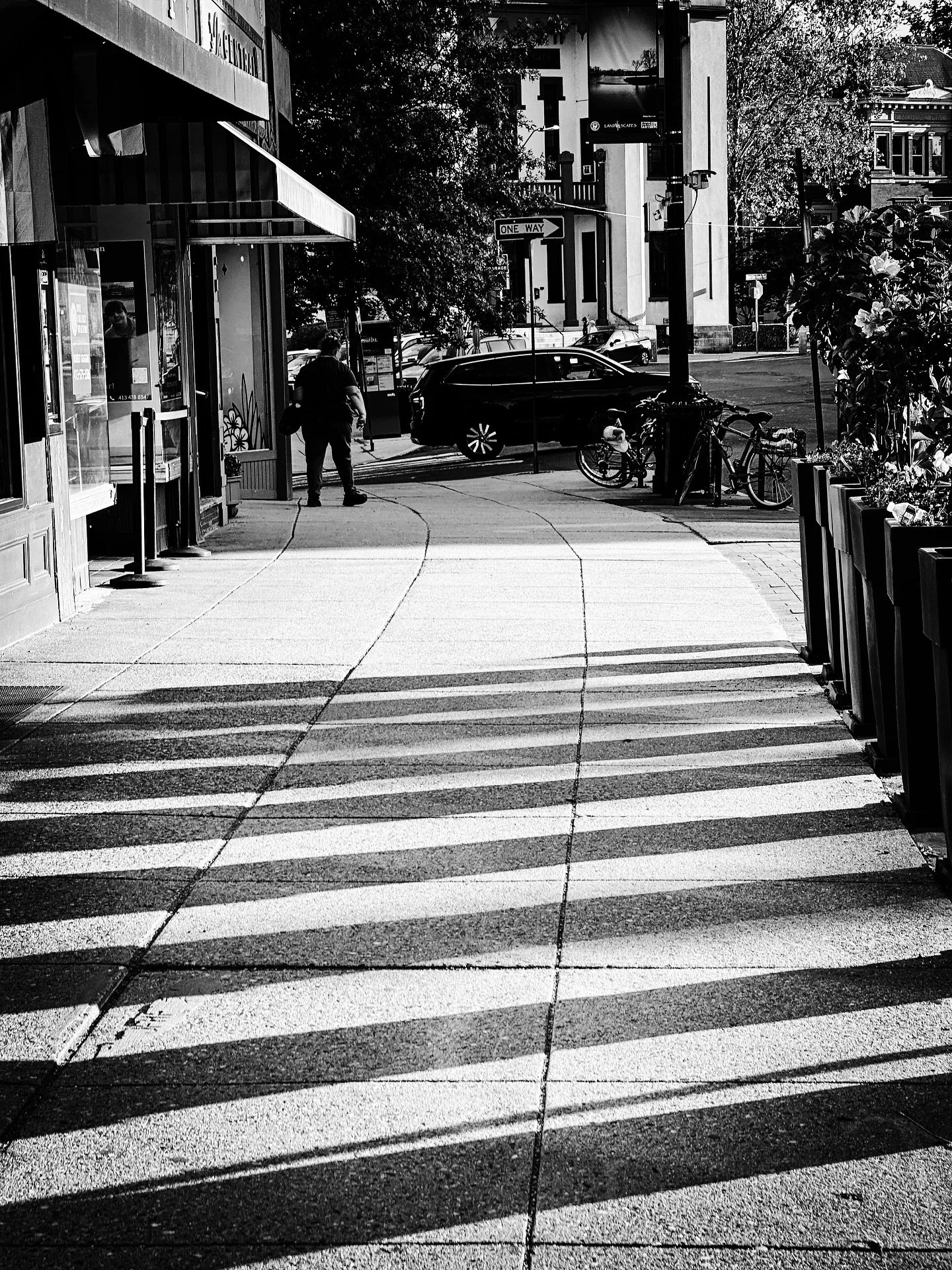 #shadows #sunshine #streetphotos #streetphotography #blackandwhite #blackandwhitephotography #timeless