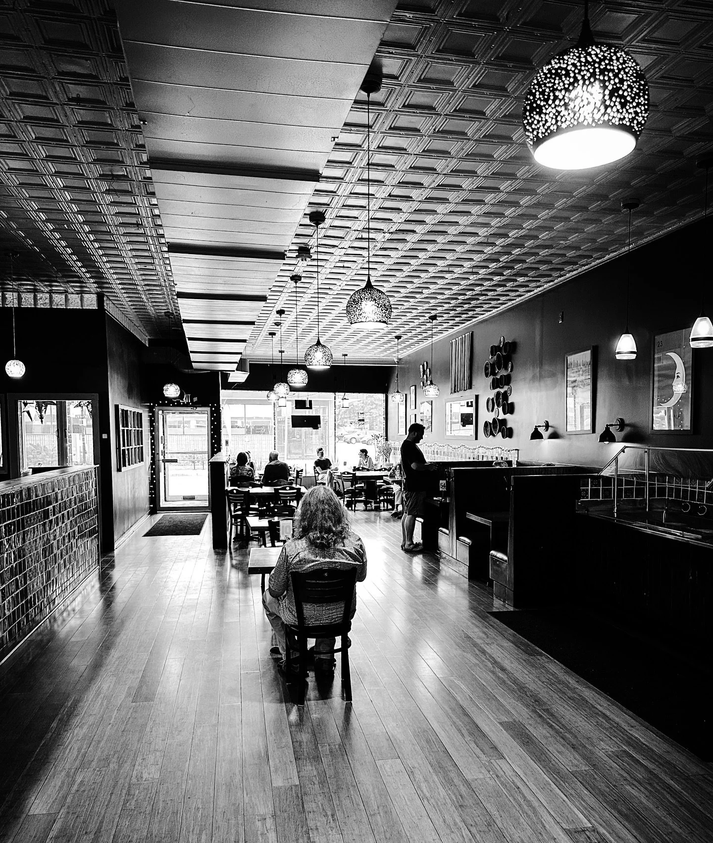Enchilada time @la_veracruzana_restaurant #restaurant #blackandwhite #blackandwhitephotography #timeless #silhouette