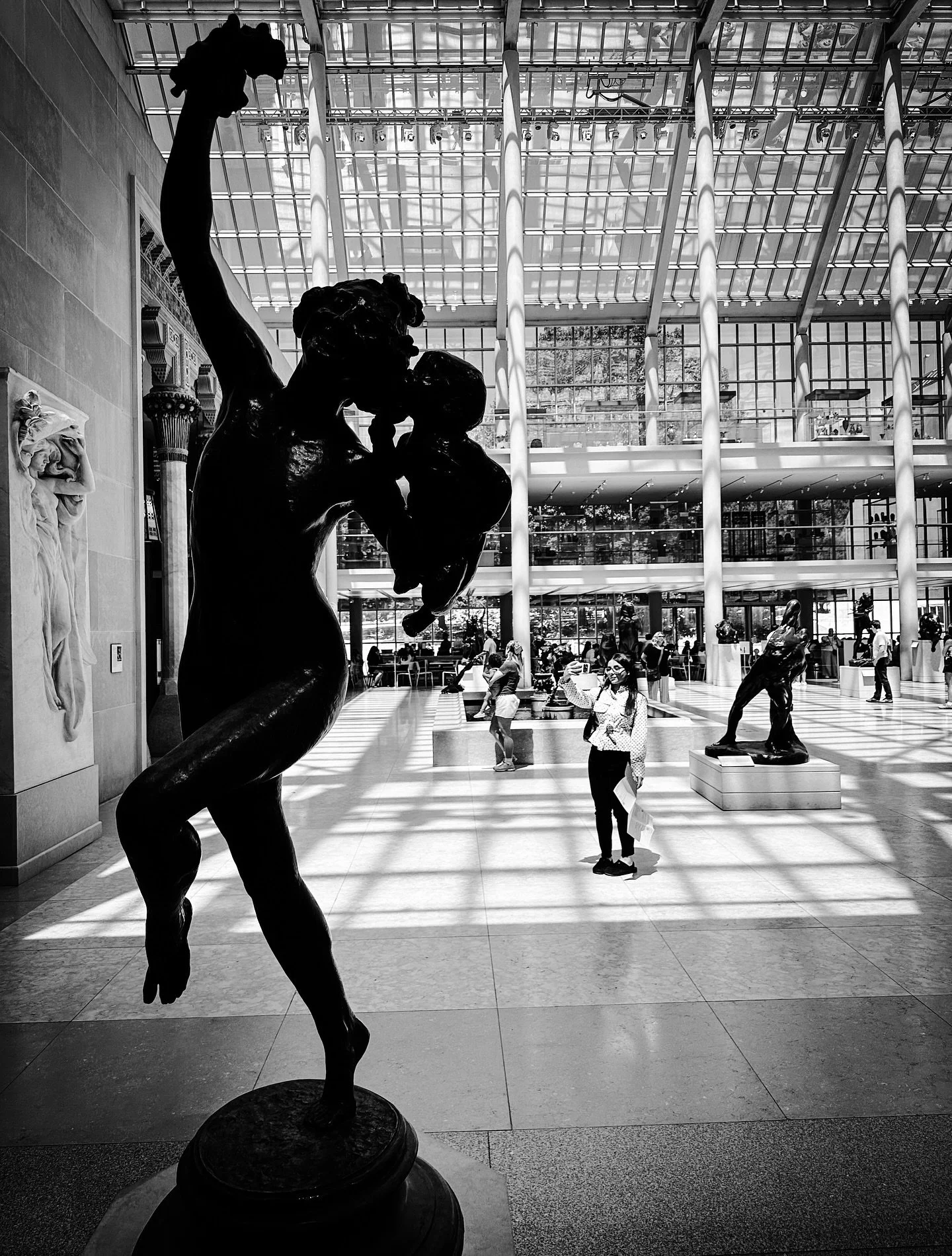 Shadow views @metmuseum #museum #artmuseum #art #architecture #blackandwhite #blackandwhitephotography #streetphotography #streetphotos #sculpture #sculptures
