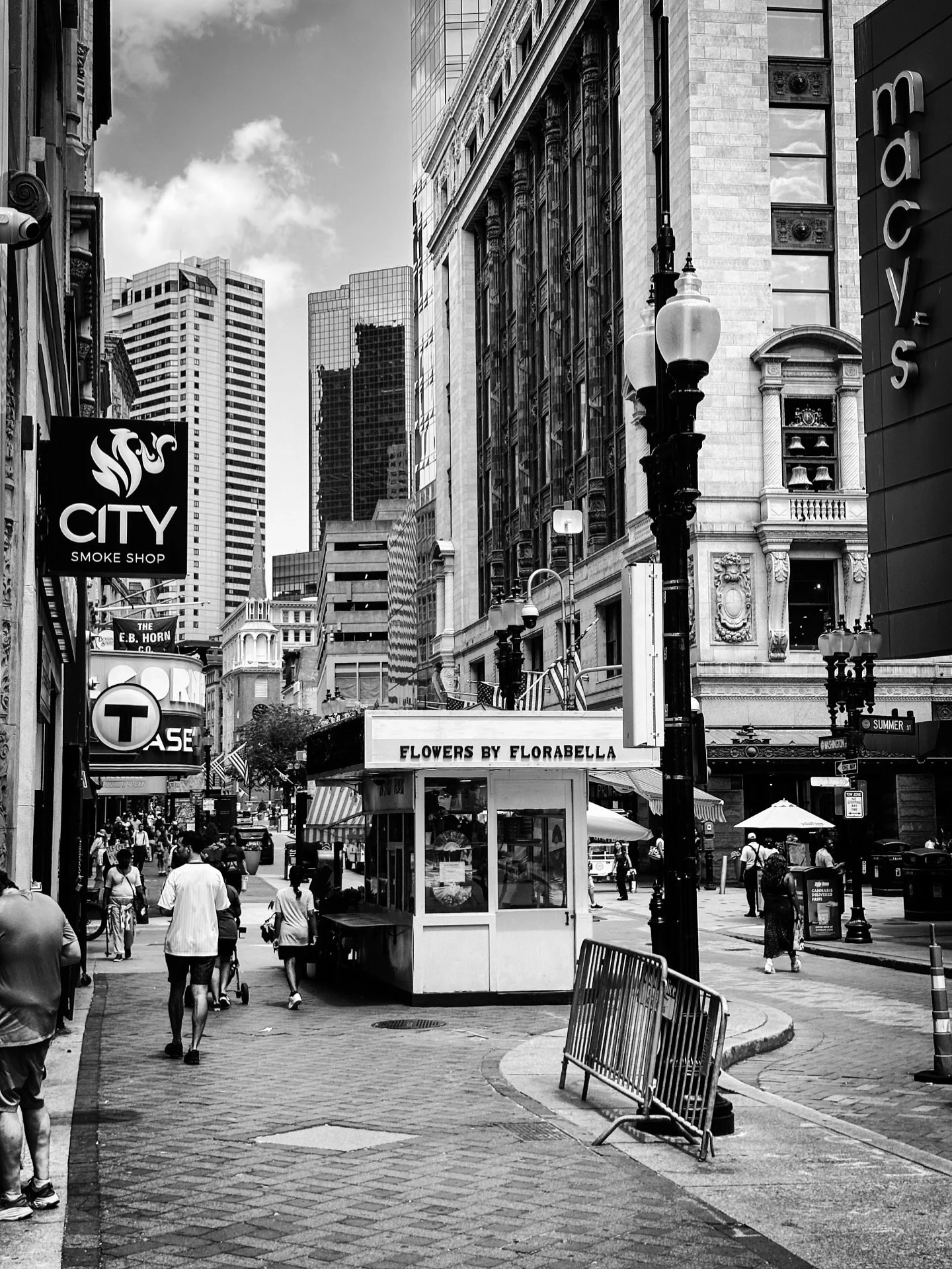City #streetphotography #streetscene #streetphotos #blackandwhitephotography #blackandwhite #city #citylife #cityscape #summer