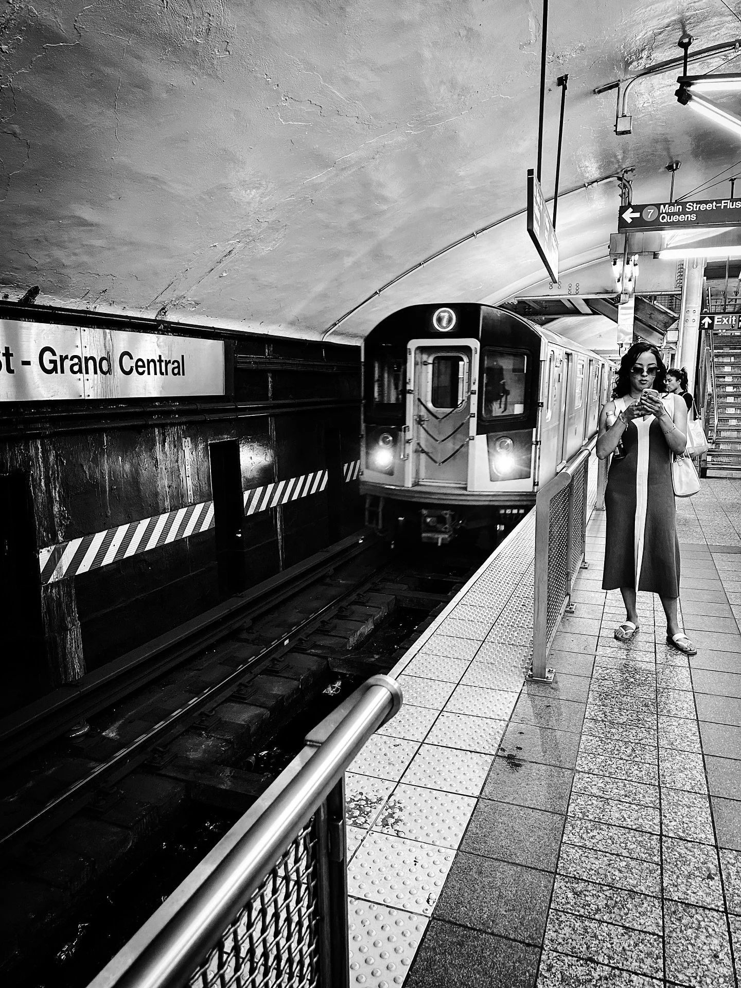 @grandcentralnyc to Queens #nyc #newyorkcity #streetphotography #streetphotos #blackandwhite #blackandwhitephotography #queensnyc #queensny #subway