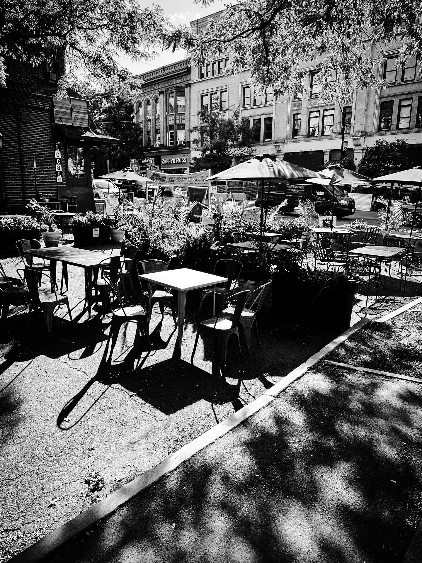 @summeronstrong @yetanotherqueerpopupmarket #streetphotos #streetphotography #blackandwhite #blackandwhitephotography #summer #timeless