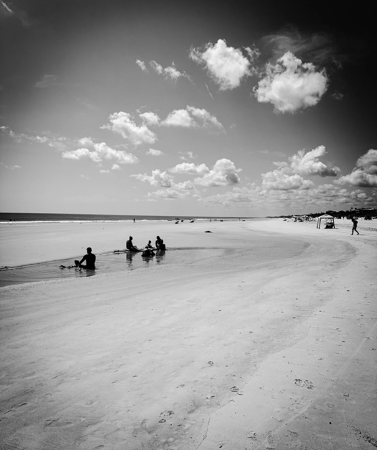 Beachy #ocean #beach #timeless #blackandwhite #blackandwhitephotography #landscape #clouds #silhouette #oceanbeach