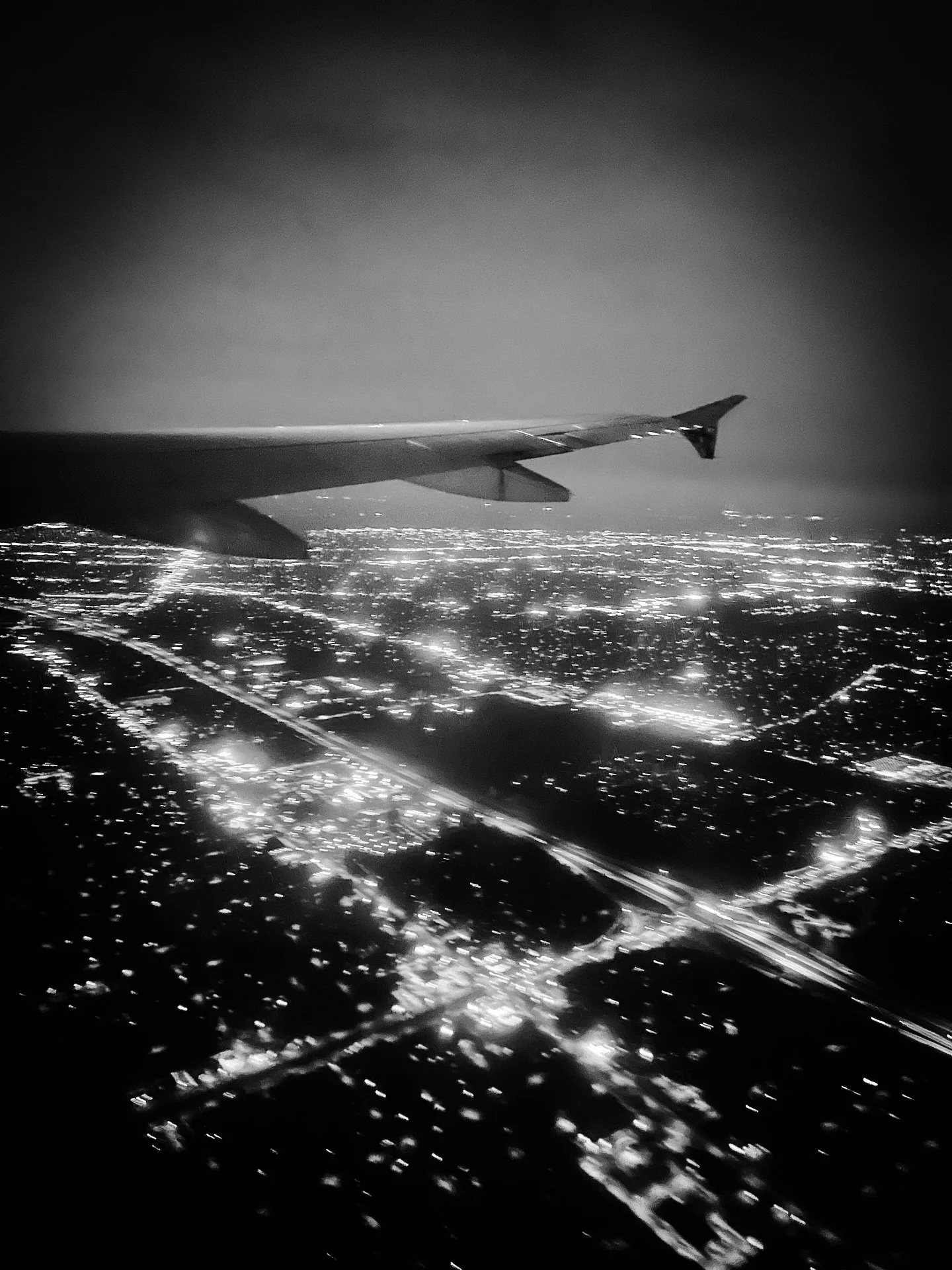 Photos by @_rbeans (edited by @jmerrickmedia) #flying #nightlights #airplaneview #aerial #aerialphotography #nightphotography #citylights
