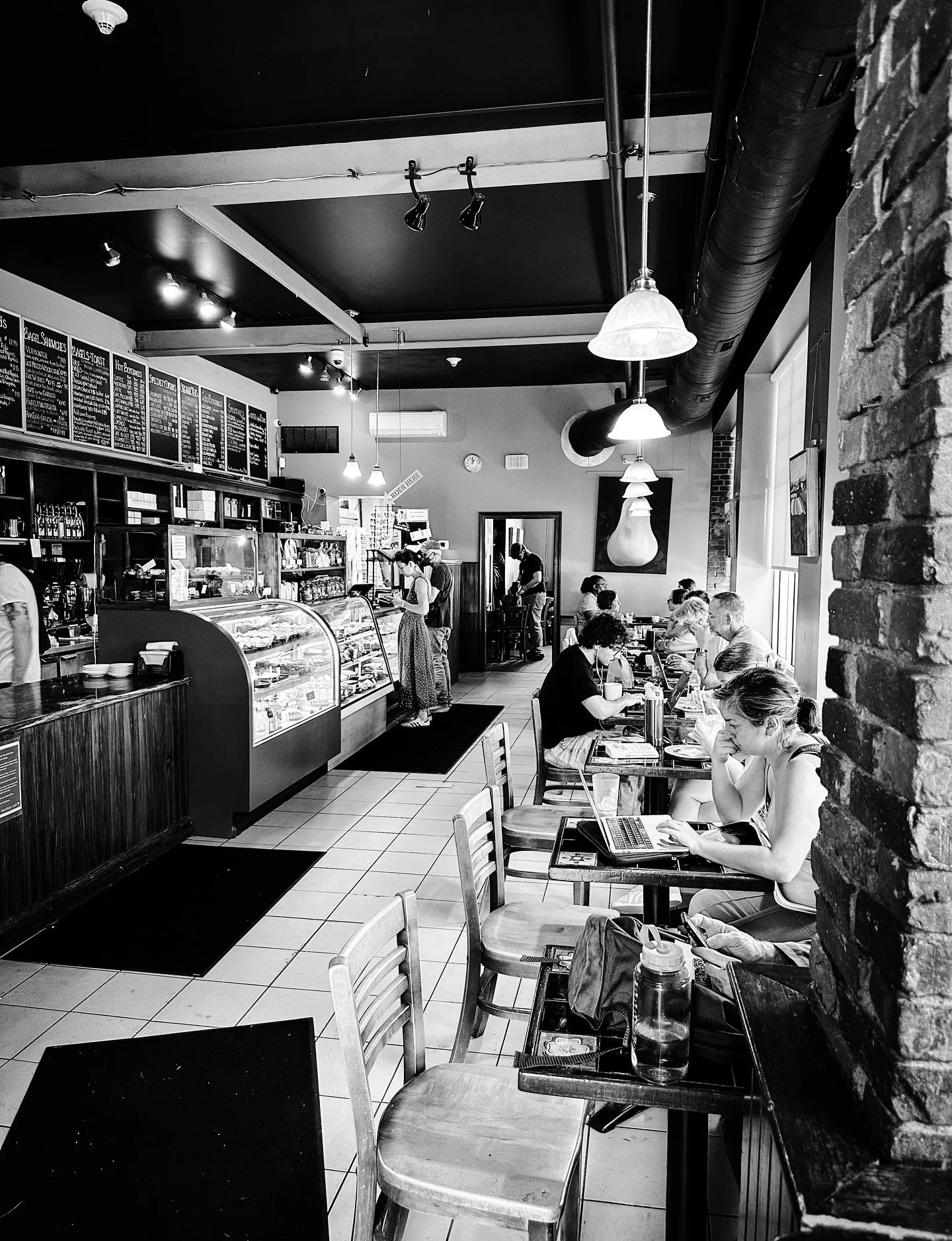 In town @woodstarcafe #streetphotography #streetphotos #blackandwhite #blackandwhitephotography #cafe #cafes #summer #sunlight #shadows