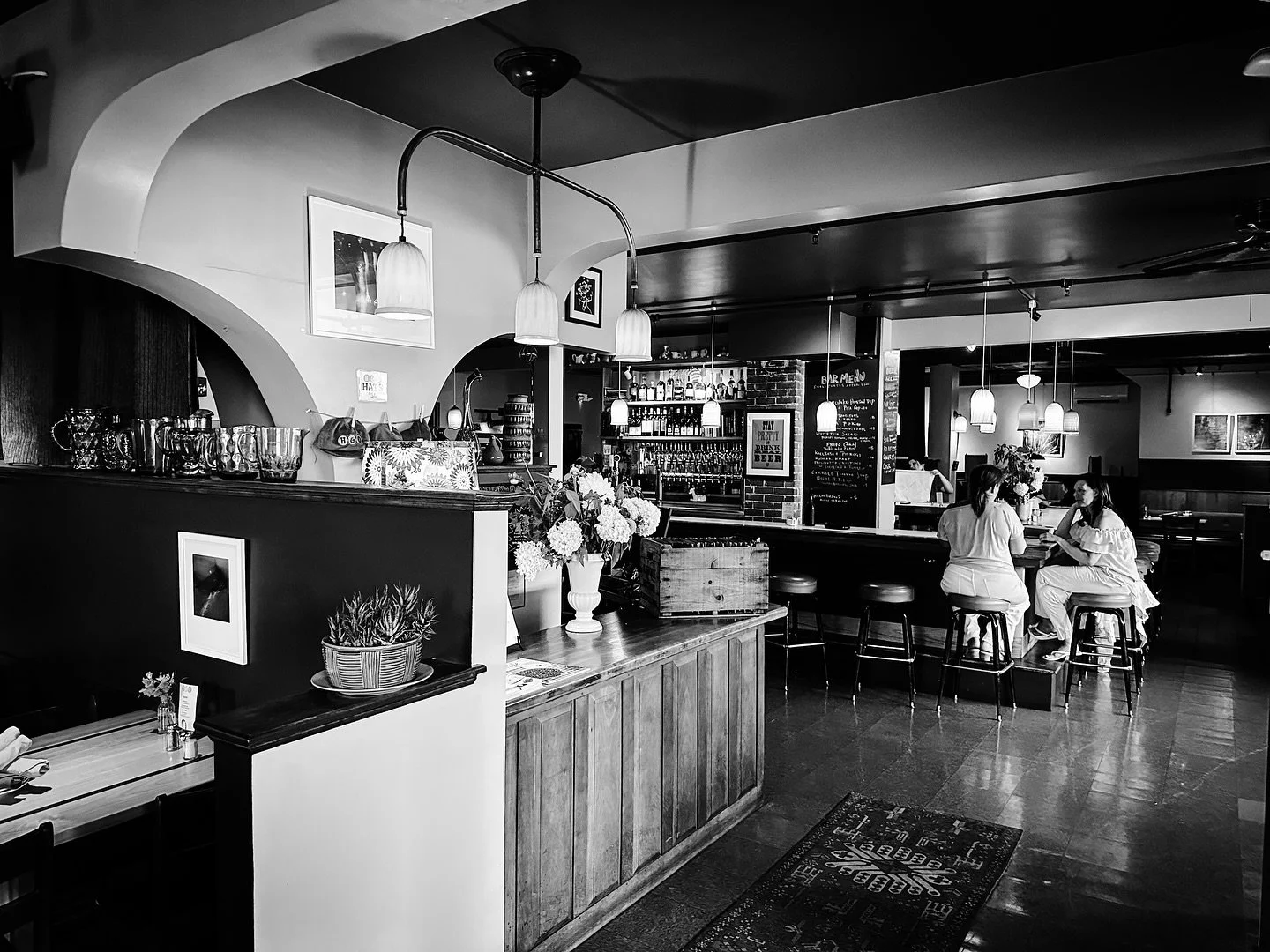 @hopeandoliverestaurant #restaurant #architecture #blackandwhite #blackandwhitephotography