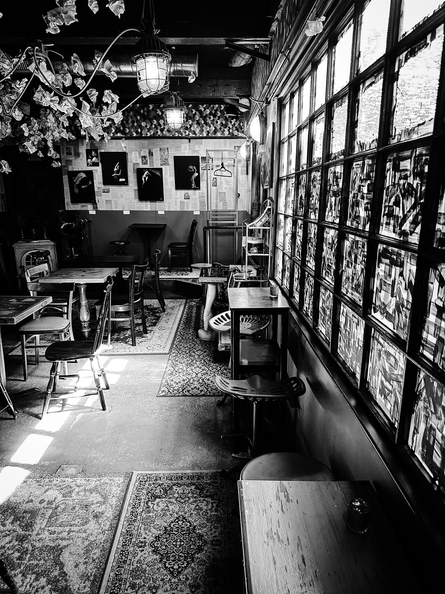 @spilledmilkgang @amberlanecafepub cappuccino time 👌☕️#cafe #cafes #coffee #blackandwhitephotography #blackandwhite #architecture