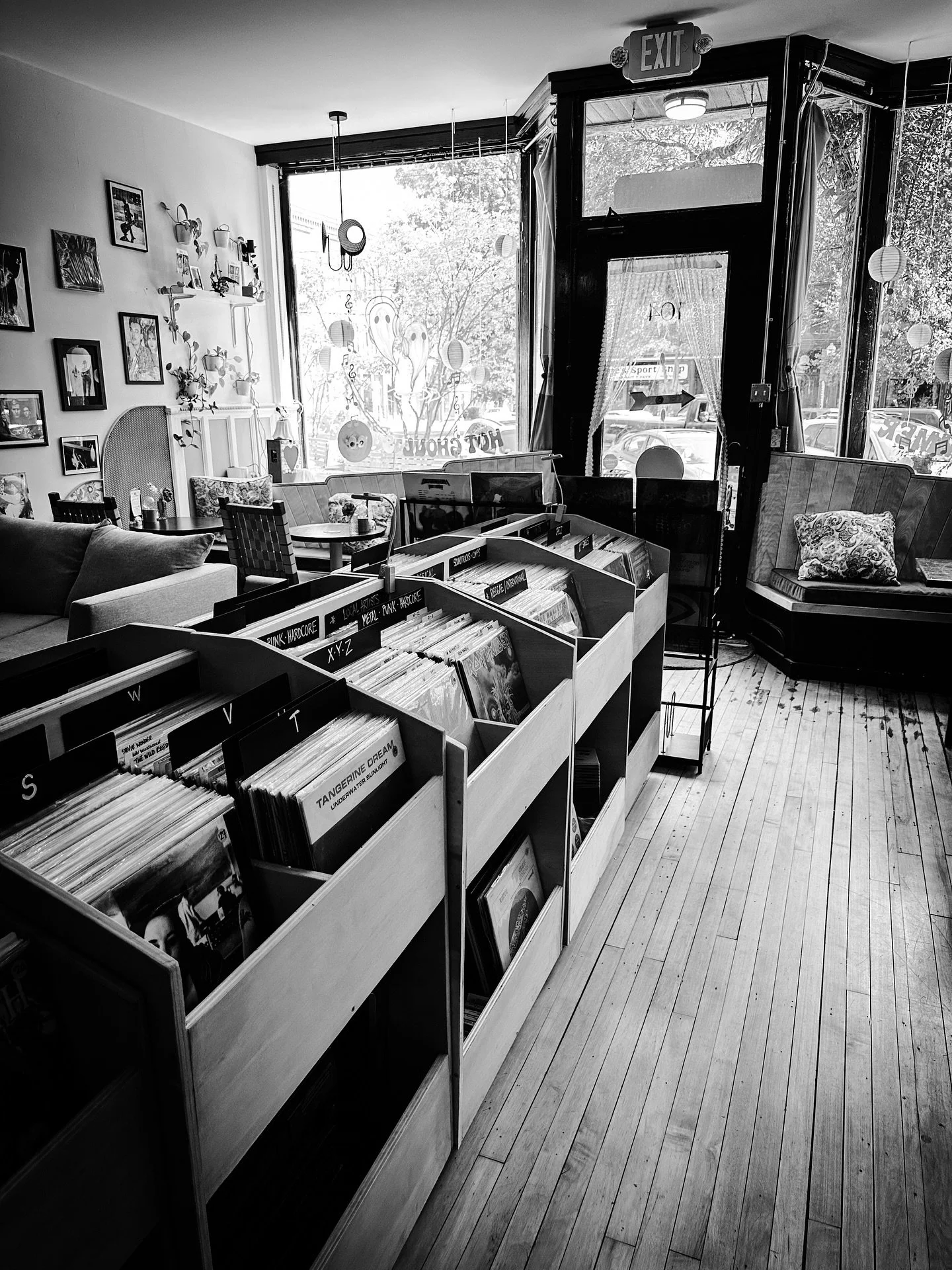 @twoghostsvinylcafe #recordstore #cafe #cafes #records #retro #vintage #blackandwhite #blackandwhitephotography