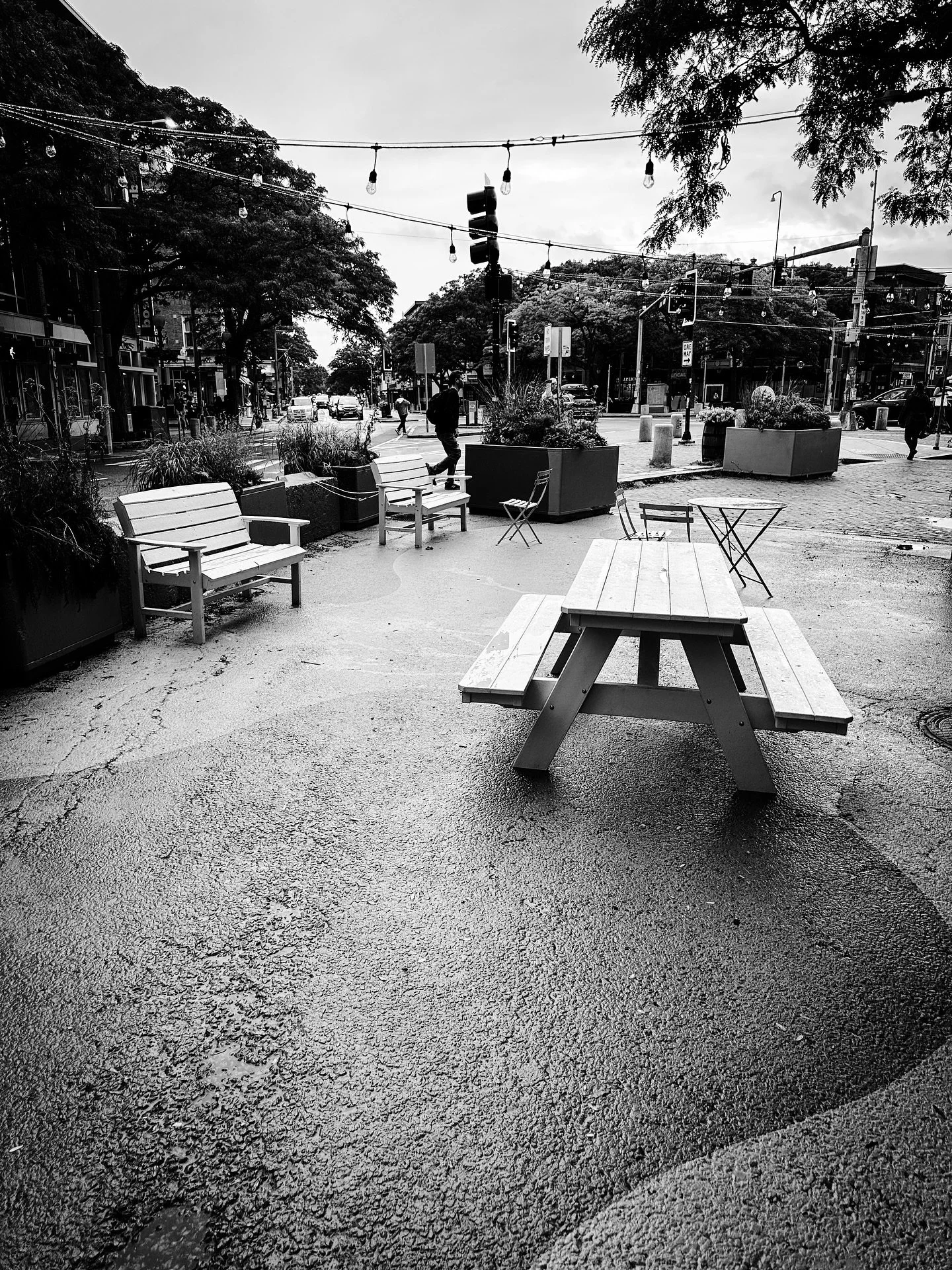 #streetphotos #cloudy #rainy #streetphotography #architecture #blackandwhite #blackandwhitephotography #timeless #bw_addiction