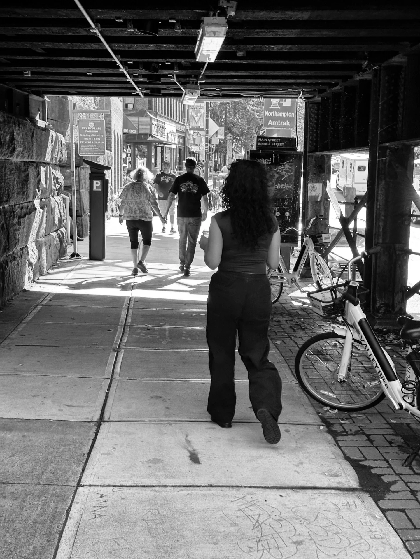 #streetphotos #streetphotography #blackandwhite #blackandwhitephotography #shadows #architechture