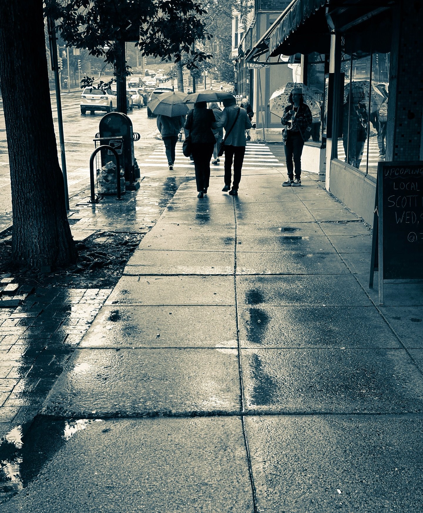 Rainy day ☔️#rainy #rainyday #rain #streetphotos #streetphotography #cyan #sepia #blue #blackandwhite #blackandwhitephotography