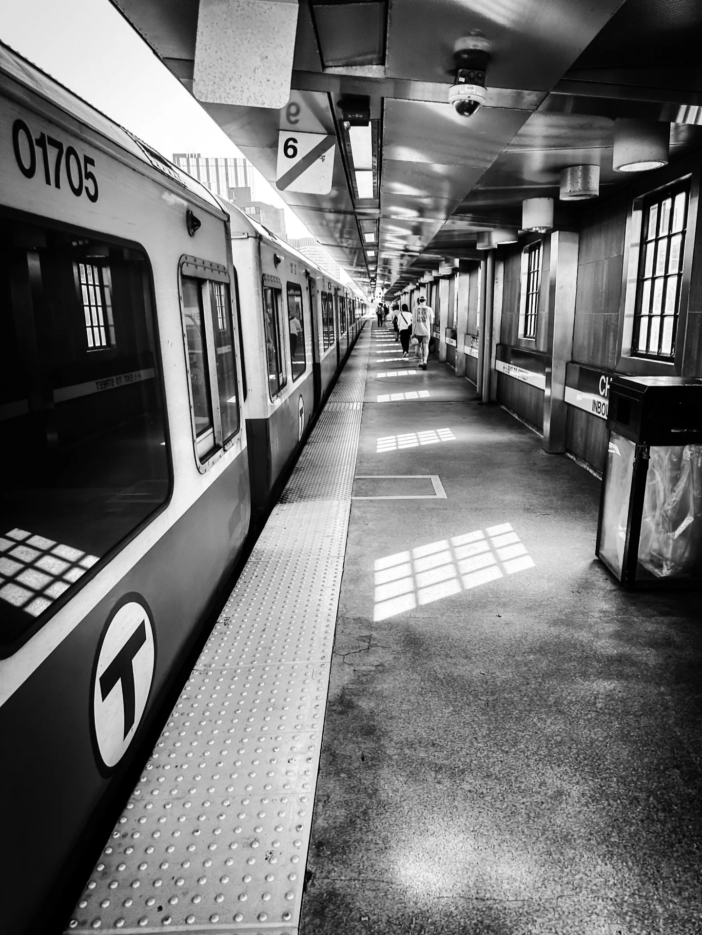 #boston #streetphotos #streetphotography #blackandwhitephotography #blackandwhite #shadows