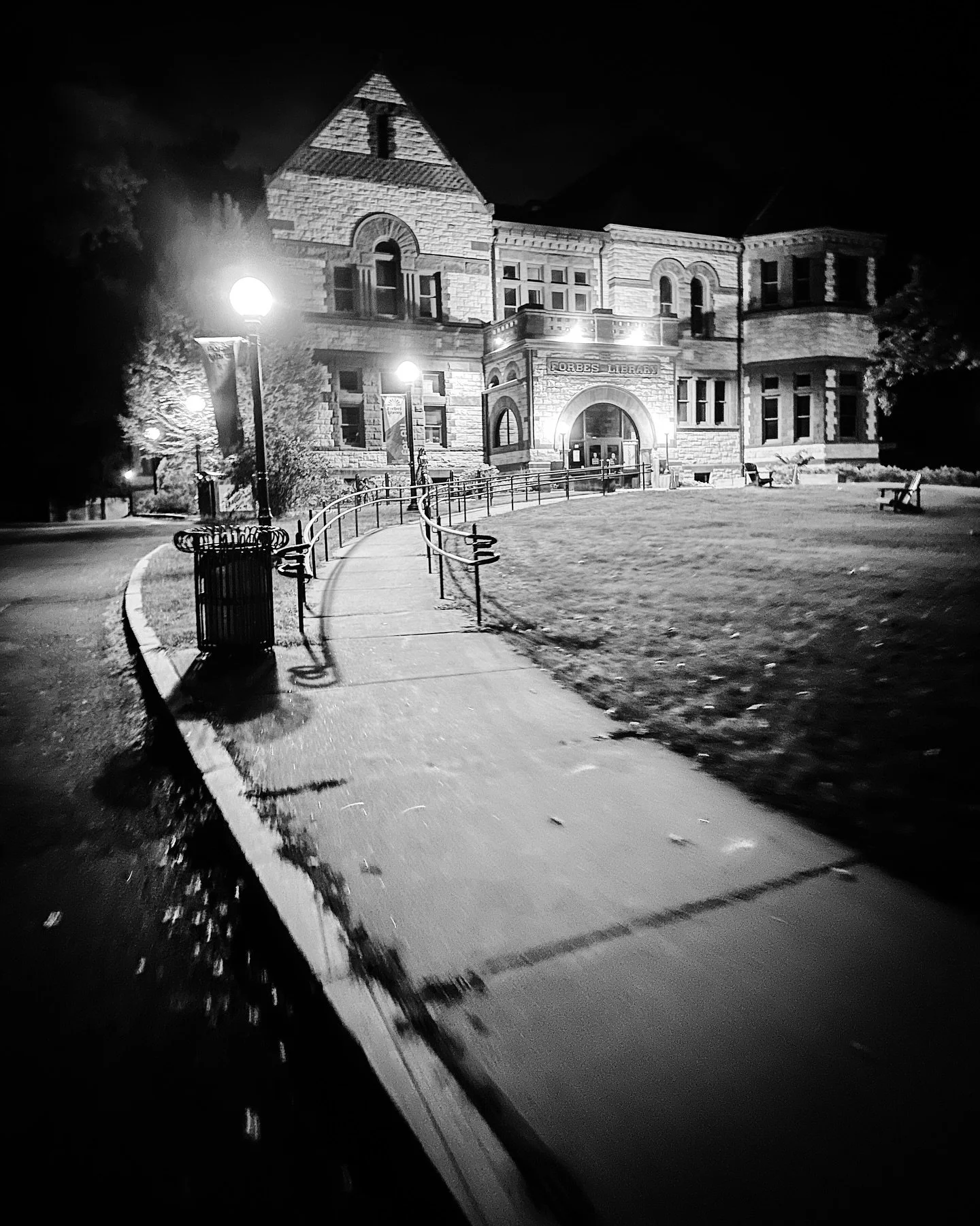 Night view @forbeslibrary #nightphotography #blackandwhite #blackandwhitephotography #architecture #streetphotos #streetphotography #library #libraries