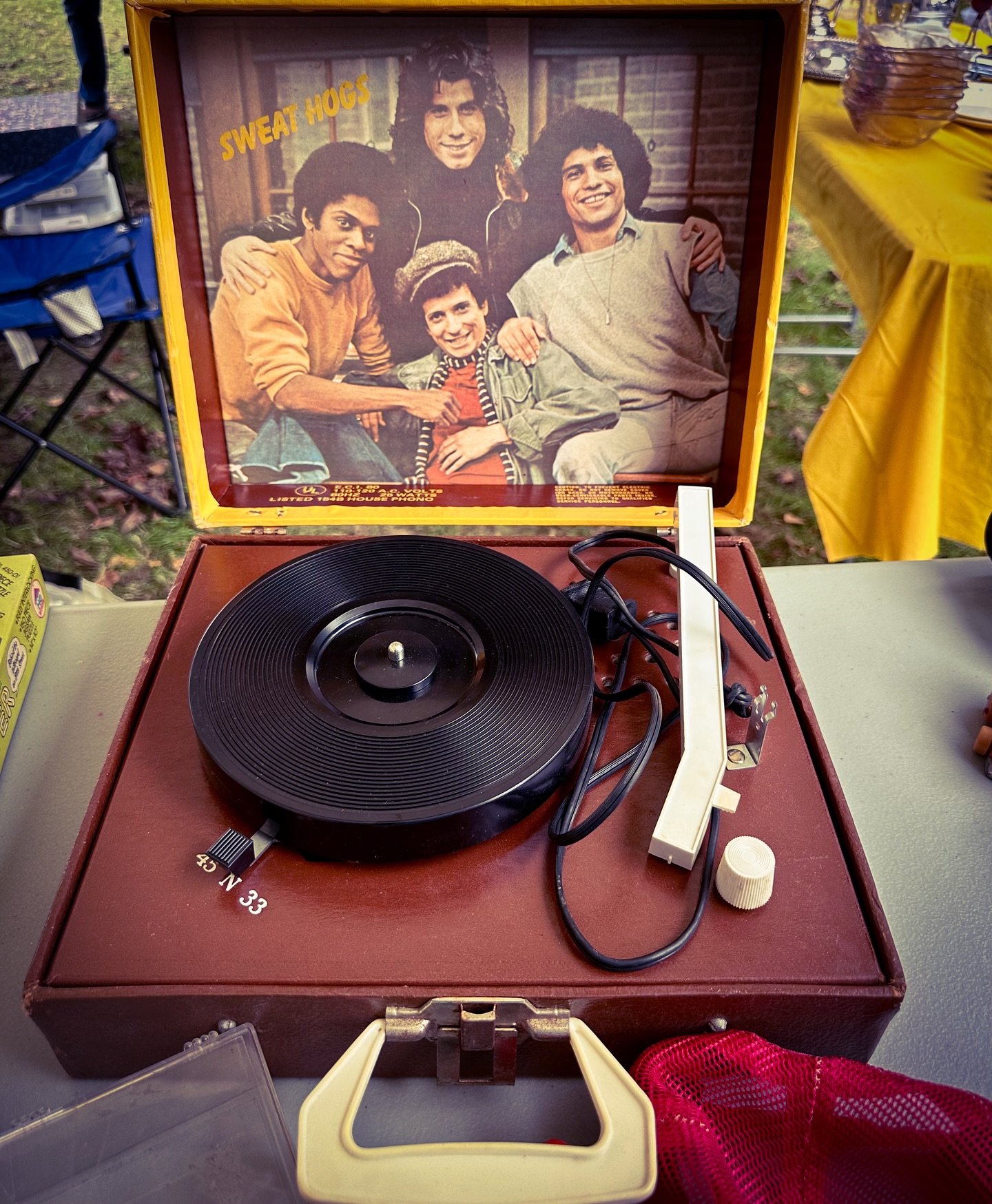 Local antique fair- favorite stuff #antiques #vintage #retro #popculture #photography #antiquefair #colors #colorphotography #photography #photographybooks #recordplayer #genx