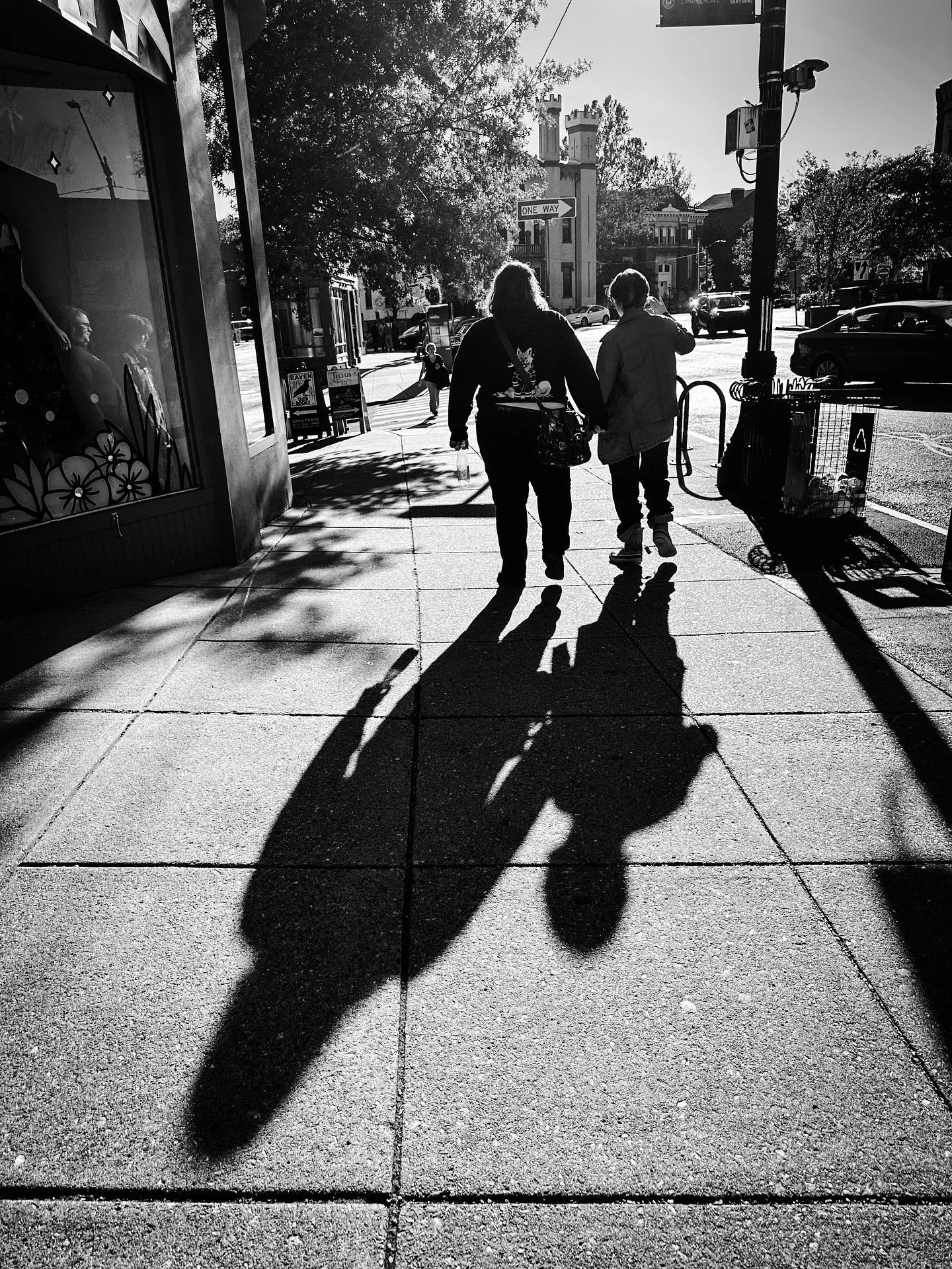 #shadows #streetphotos #streetphotography #blackandwhite #blackandwhitephotography #architecture #town