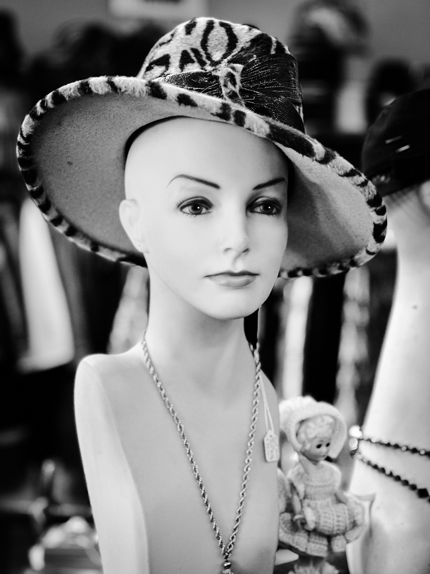 Visiting friends @shopretrogenie #retro #vintage #retrovibe #vintagestyle #blackandwhitephotography #blackandwhite