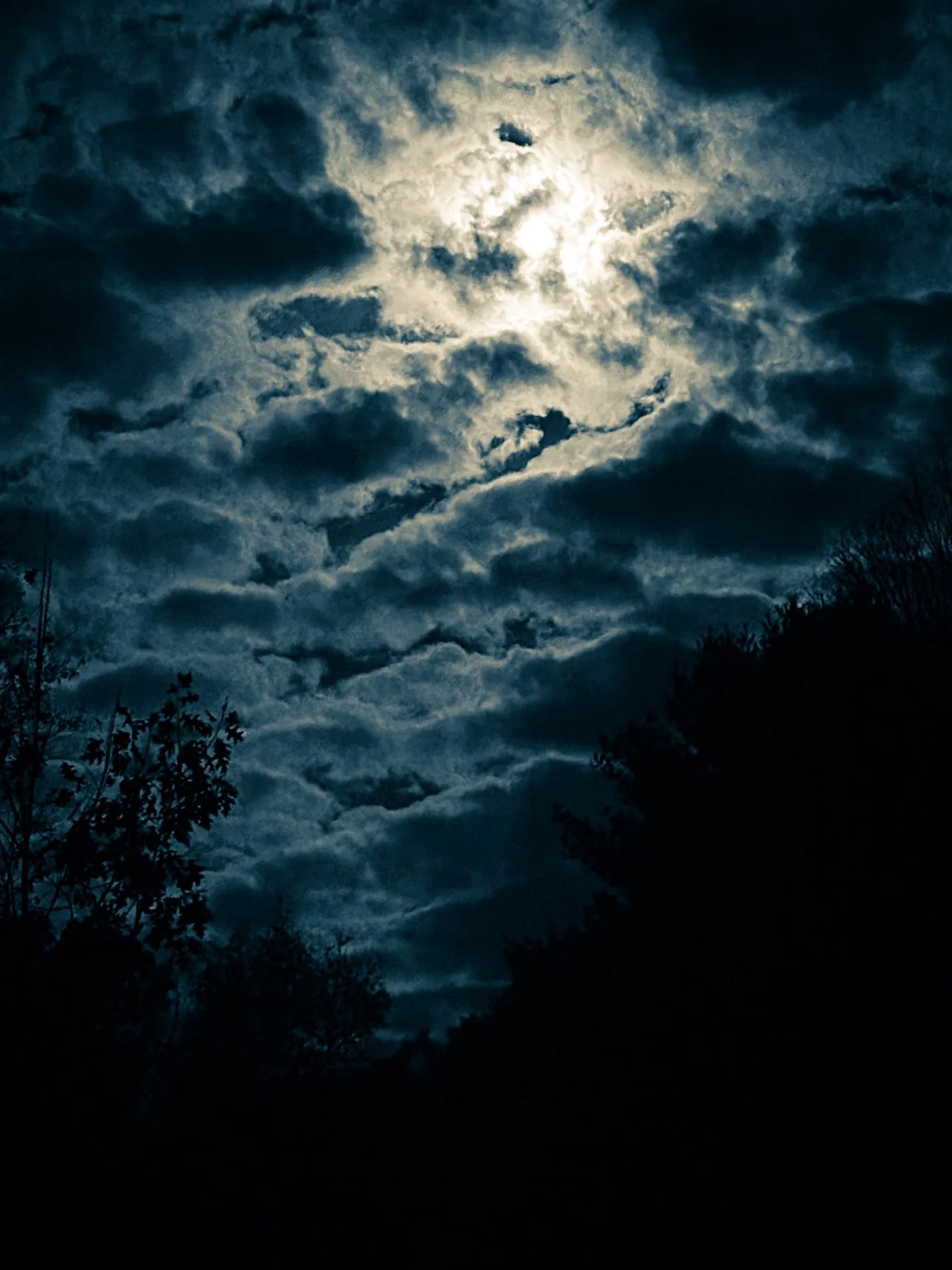 Full moon- Early morning #moon #fullmoon #sepia #cyan #blackandwhite #blackandwhitephotography #sky #clouds #spookyseason