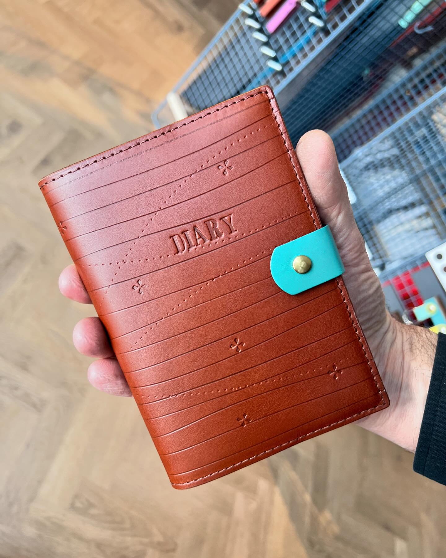 During each workshop I always make a piece from scratch to show how it is made stage by stage. 
Here&rsquo;s today&rsquo;s leather book cover example. 
#workshop #leatherwork #leathercraft #book #bookcover #books #detail #learn #beauty #craftsmanship