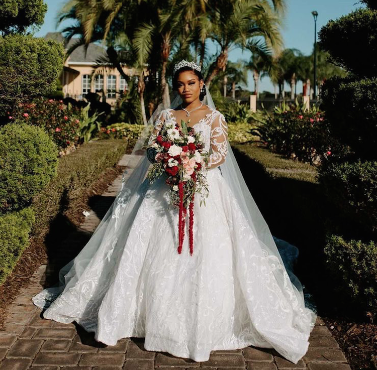 86,300+ Woman In Wedding Dress Stock Photos, Pictures & Royalty-Free Images  - iStock | Old woman in wedding dress, Black woman in wedding dress