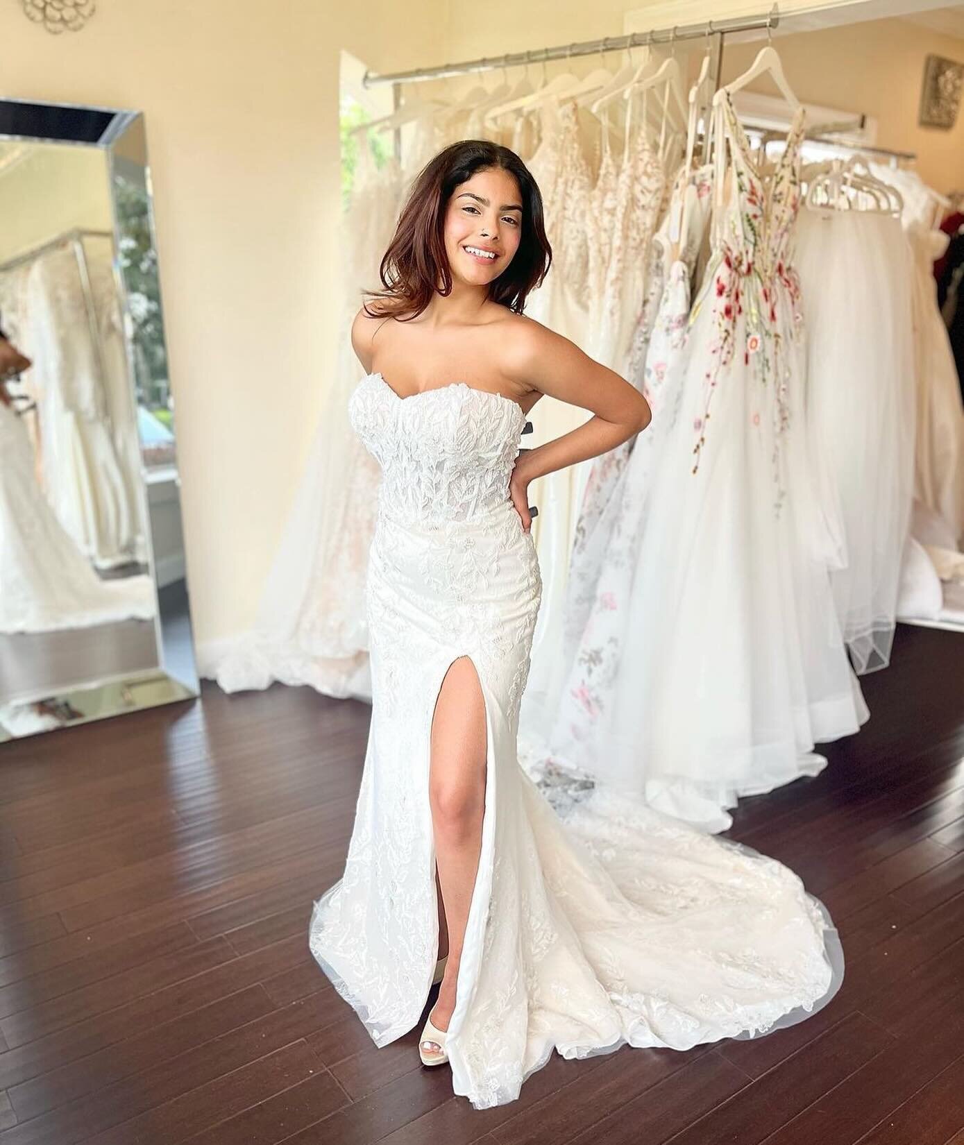 How gorgeous is this sheath gown? ✨

This sweetheart sheath with a slit and all-over sparkle also has a matching detachable overskirt! 🤍

#bgsbride #weddingdress #orlandobridal #orlandobridalshop #bridaltiktok #bridetobe #orlandobride #orlandoweddin