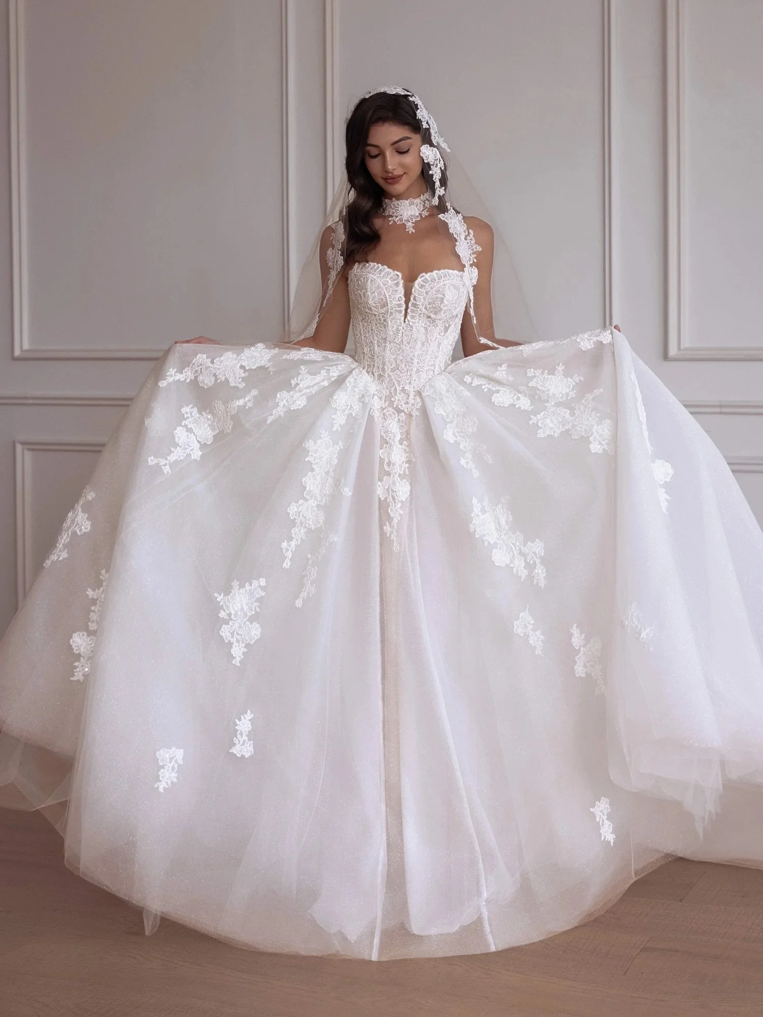 Romantic, effortless, and just a little bit unexpected ✨
This boho-inspired gown is crafted in fully hand-placed lace, featuring a sweetheart bodice with a deep-V neckline and a beautifully detailed waistline designed to flatter from every angle. Pai