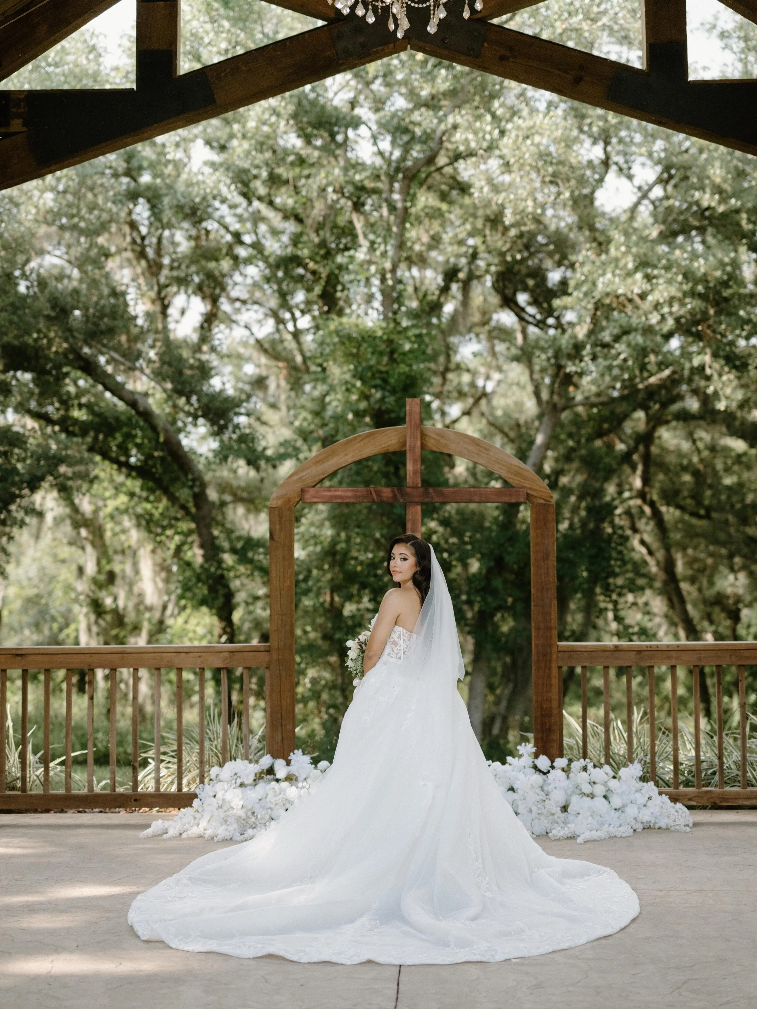 Our beautiful bride Laura in the gown of her dreams 🤍 A romantic lace corset bodice, softly shimmering A-line skirt, and a sweeping train made for this picture-perfect moment.

Photo: @photos4hearts
Venue: @sterlingeventvenue
