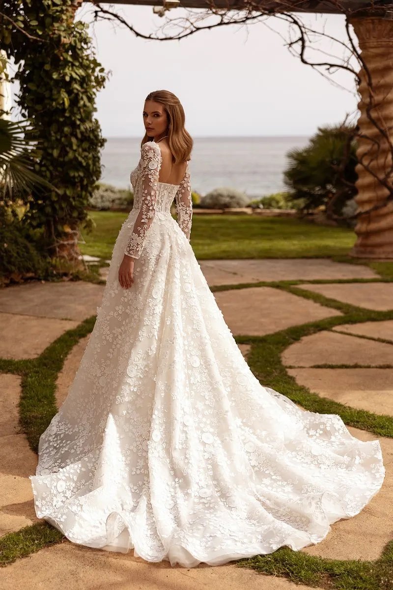 OM-MEGAN  BRIDAL GOWN STUDIO