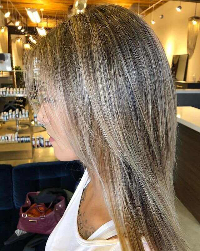 Been a hot minute since I posted on IG ! Living that blonde balayage life ! ✨2020✨ @voiage_salon #voiagesalon #coeurdalenehairstylist #midtowncda #loveyourself #balayage #blonde #babylights
