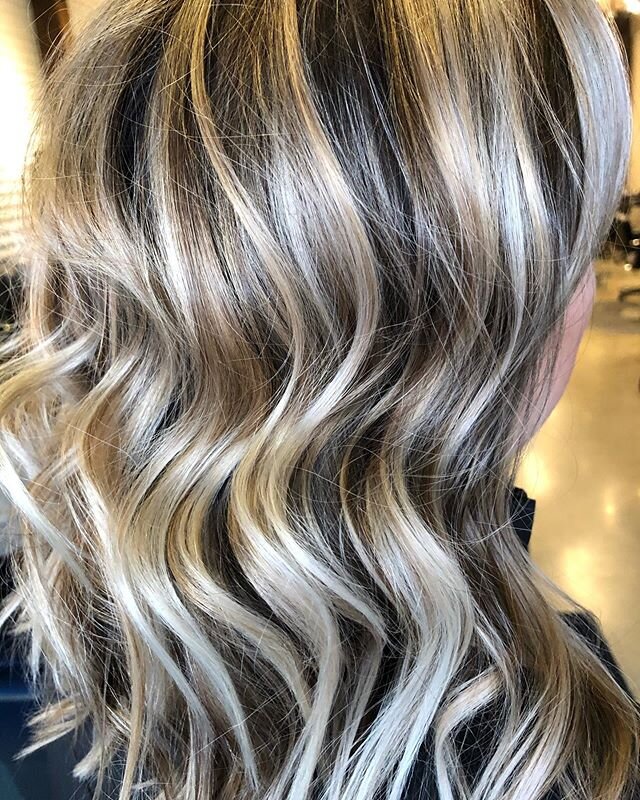 Dimensional Balayage 🖤 @voiage_salon #voiagesalon #coeurdalene #blondehair #balayage #lovemyjob