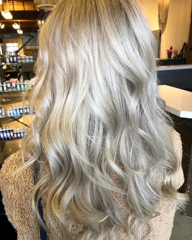 Icy Blonde ❄️ ❄️ @voiage_salon #voiagesalon #blonde #whitehair #coeurdalene #hair