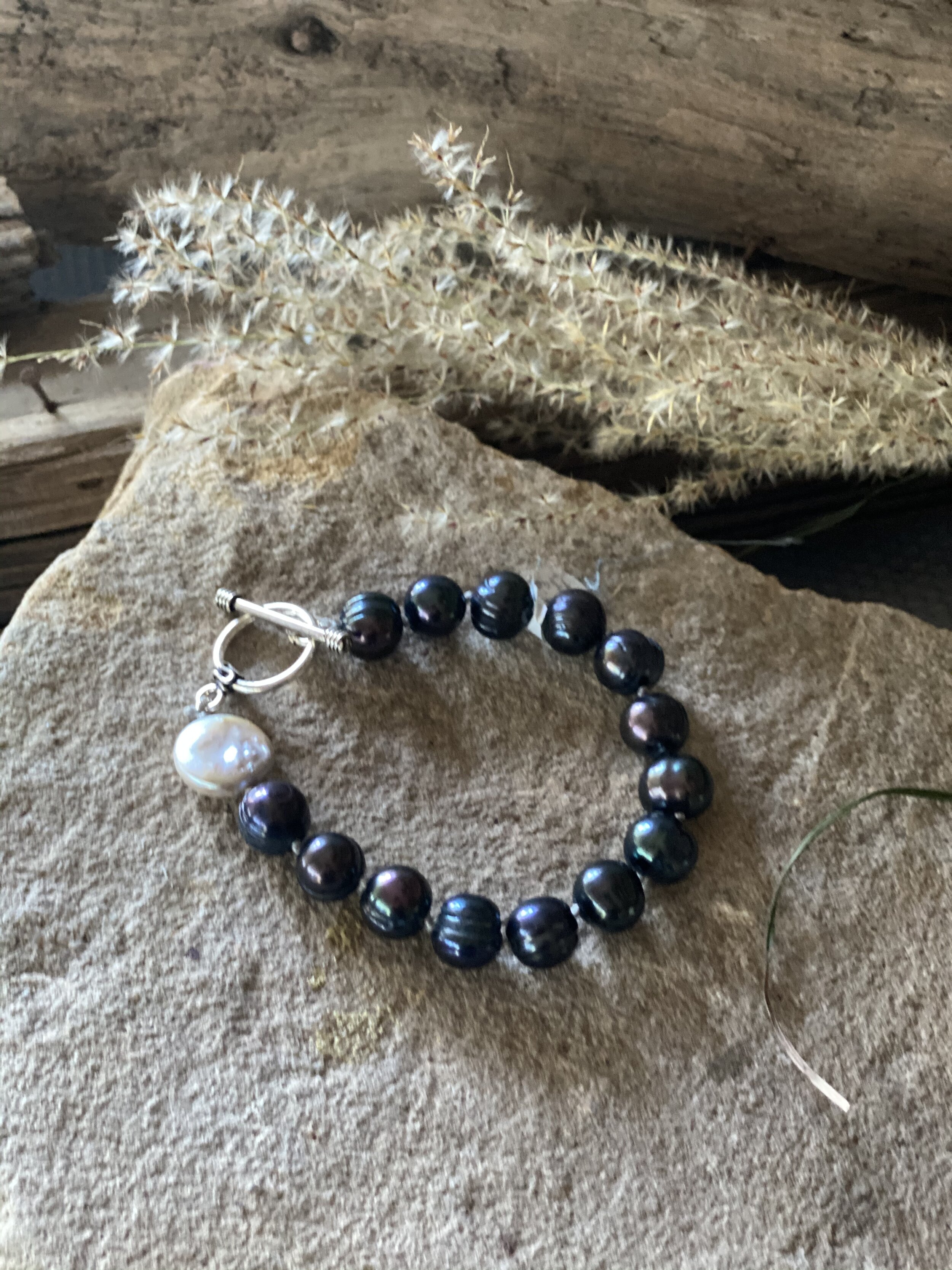 7.5” black freshwater pearl bracelet