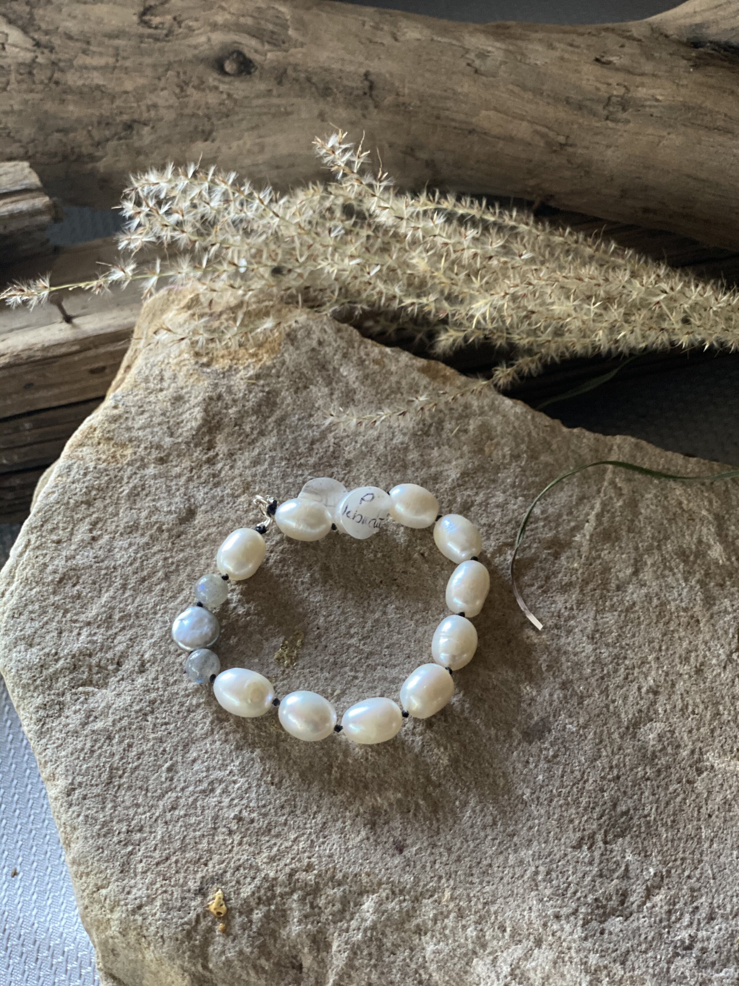 7.5” natural freshwater pearl bracelet with gray pearl and Labrodite accents