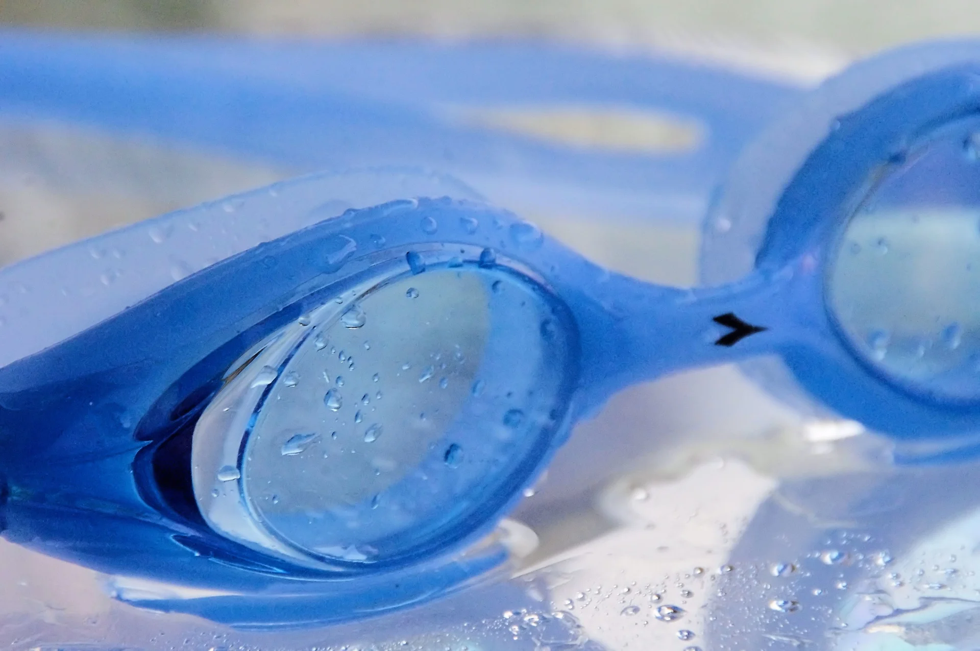 swim-goggles.jpg