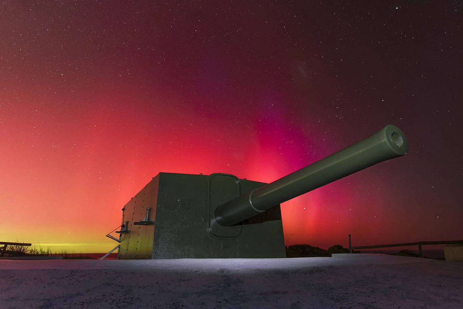 OLIVER HILL - AURORA AUSTRALIS.jpg