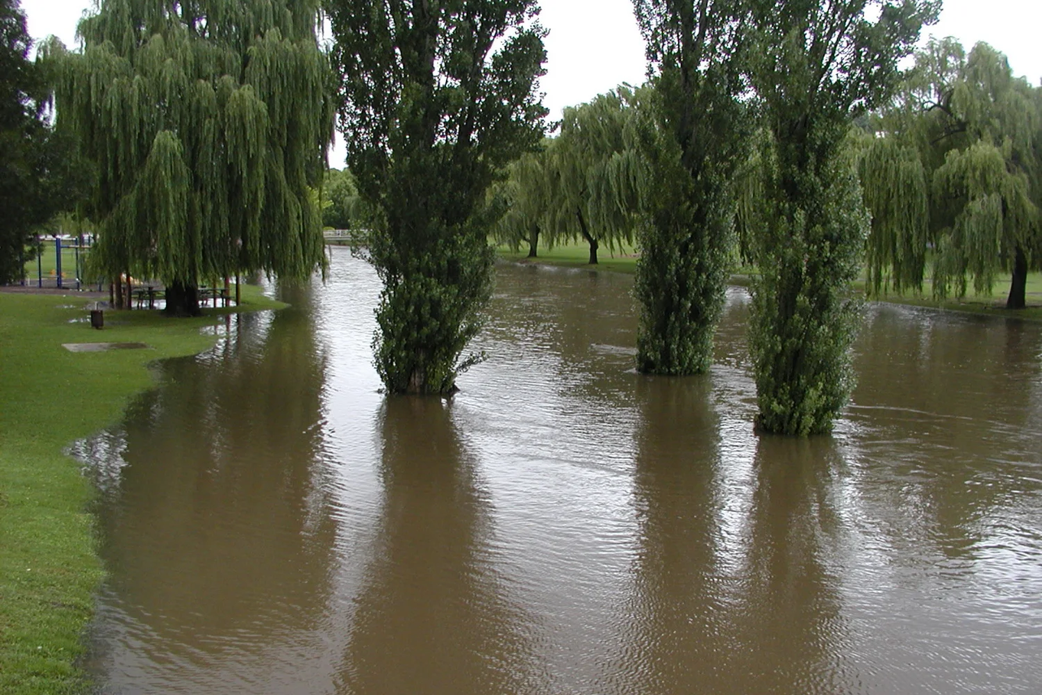 2004-Jan-looking-west-from-Stephens-Bridge.jpg