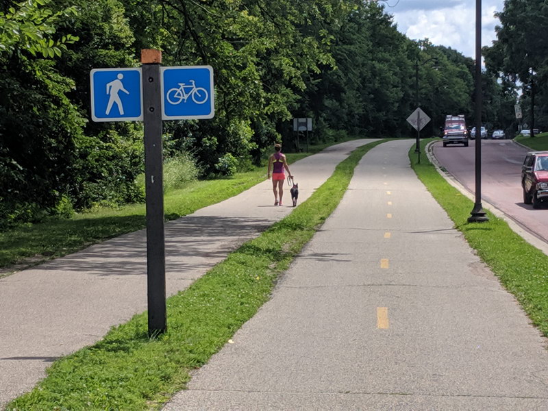Walking and biking paths are clearly signposted …