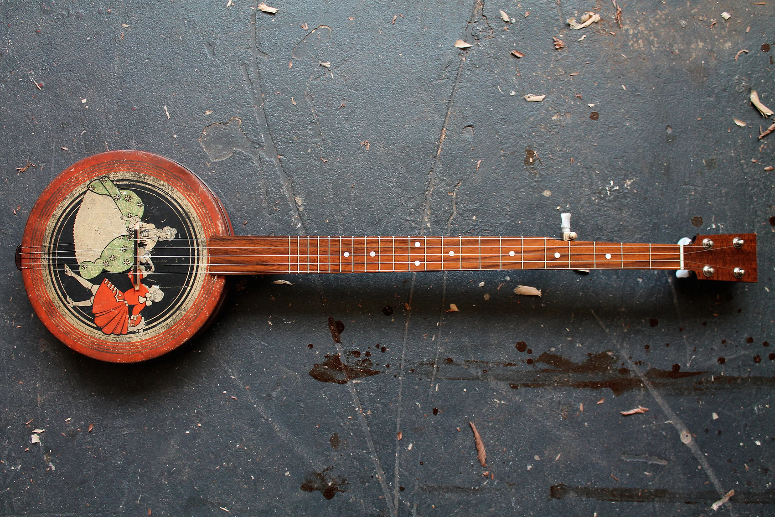 Dancing Cookie Tin Banjo