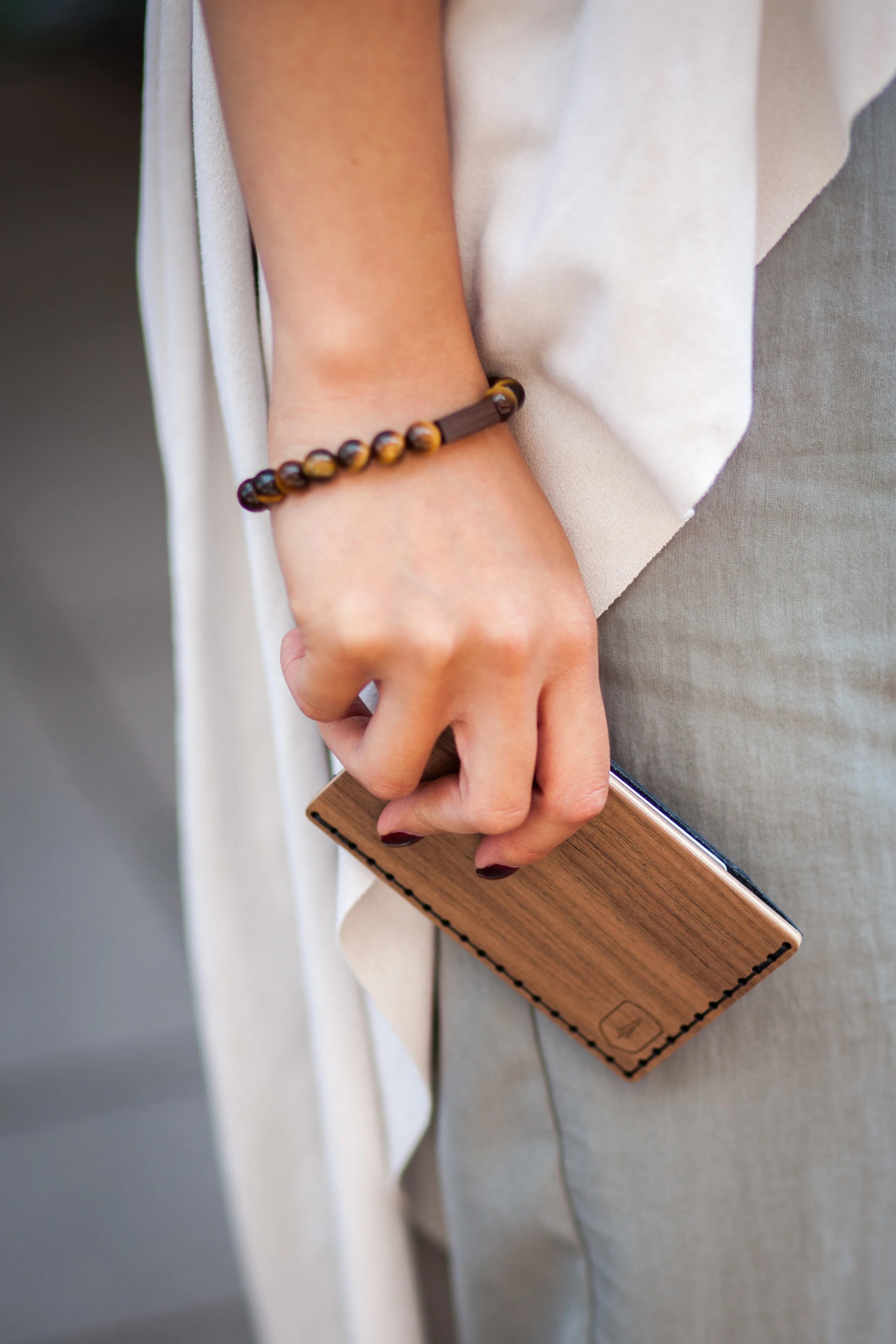 Influencer_blogger_woman_bracelet_tigris_bracelet_card_holder_nox_note@featuresoflinh@easy_saves_hyrule 16.jpg