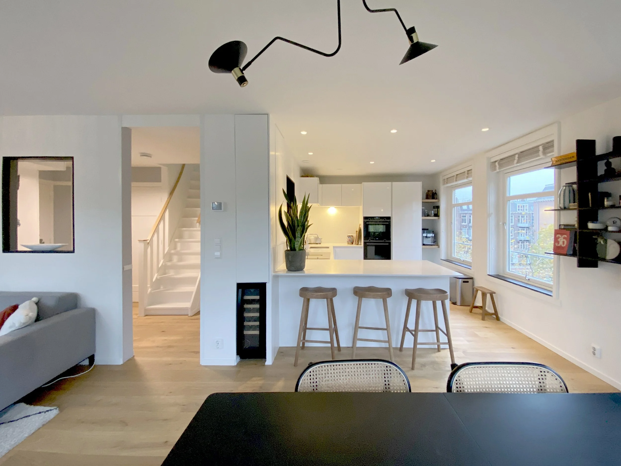  Dining and open plan kitchen 