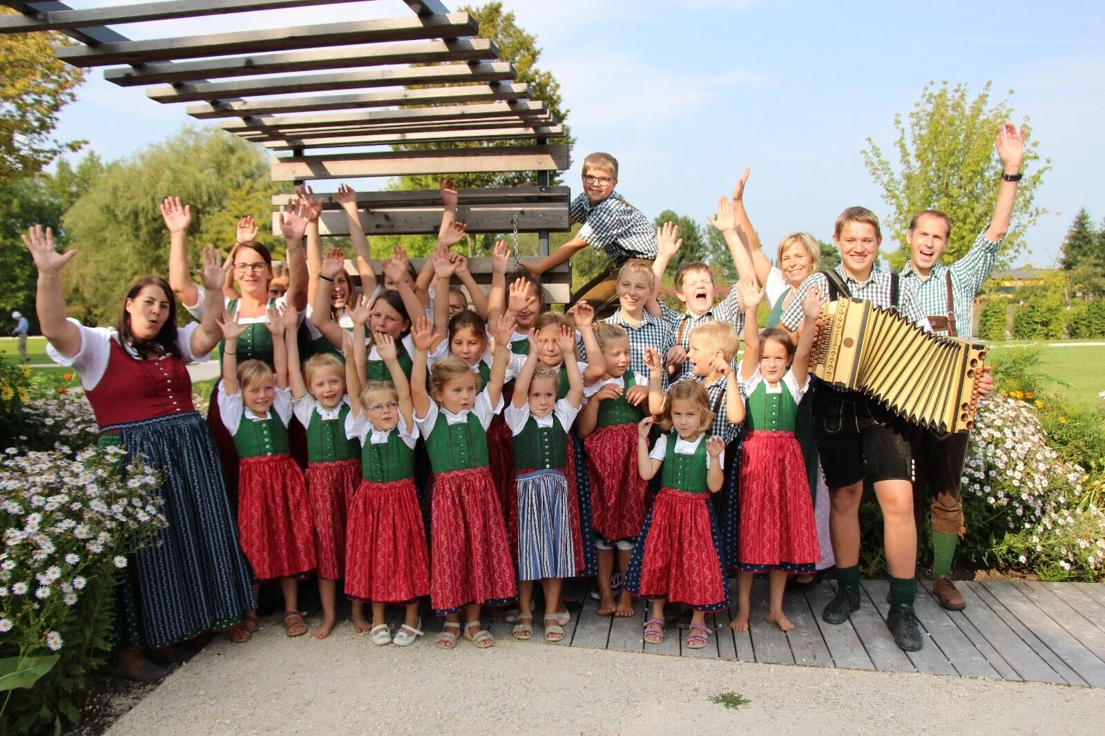 Kindervolkstanzgruppe.jpg