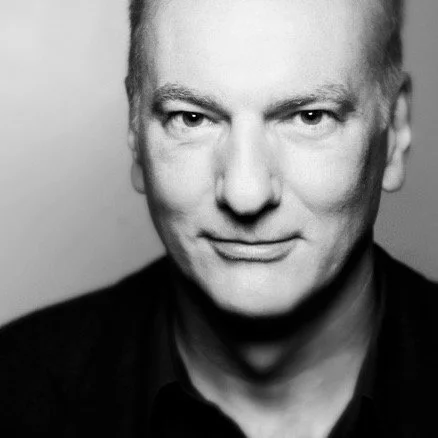 Wenn griechische Theaterfeste Hunger stillen und zeitgenössische Helden ihre Tanzreise beginnen. Oder: Tanz als soziales Ereignis