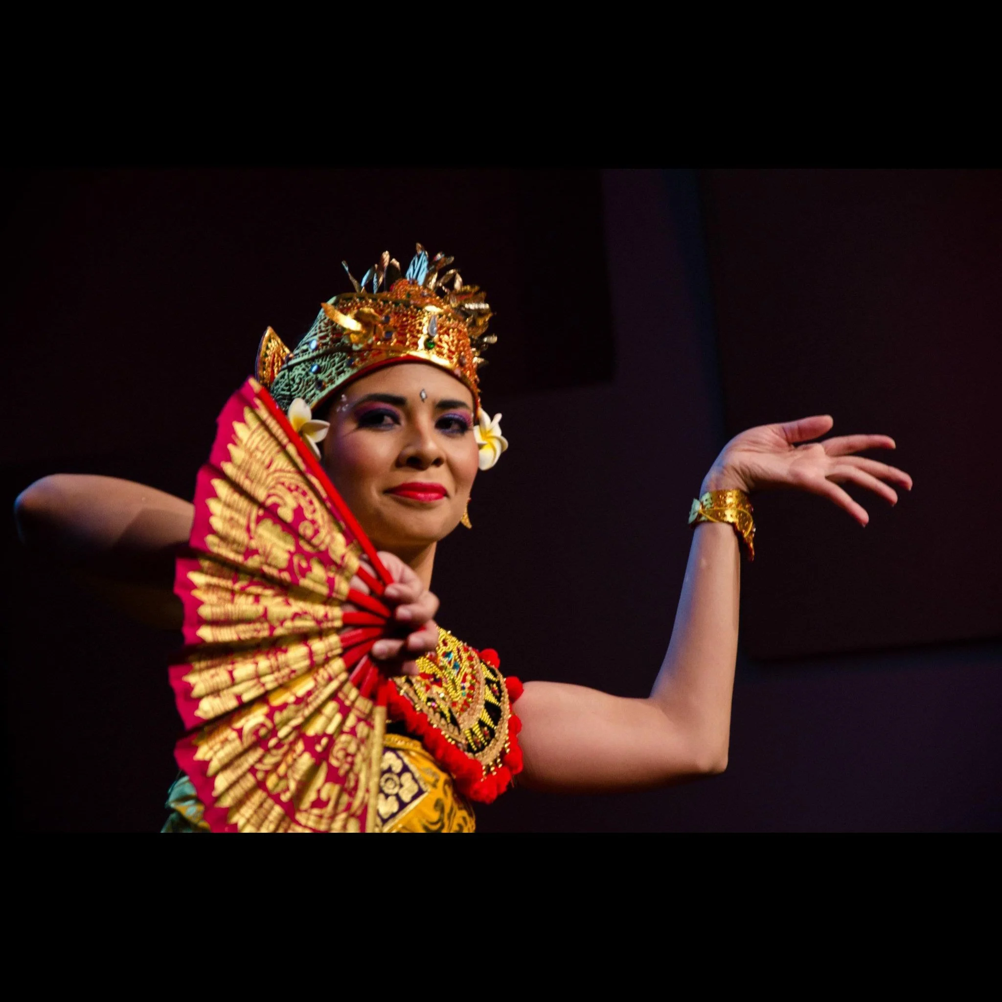 Vormittags im Dirndl, nachmittags im Sarong. Oder: Der Körper als Archiv.