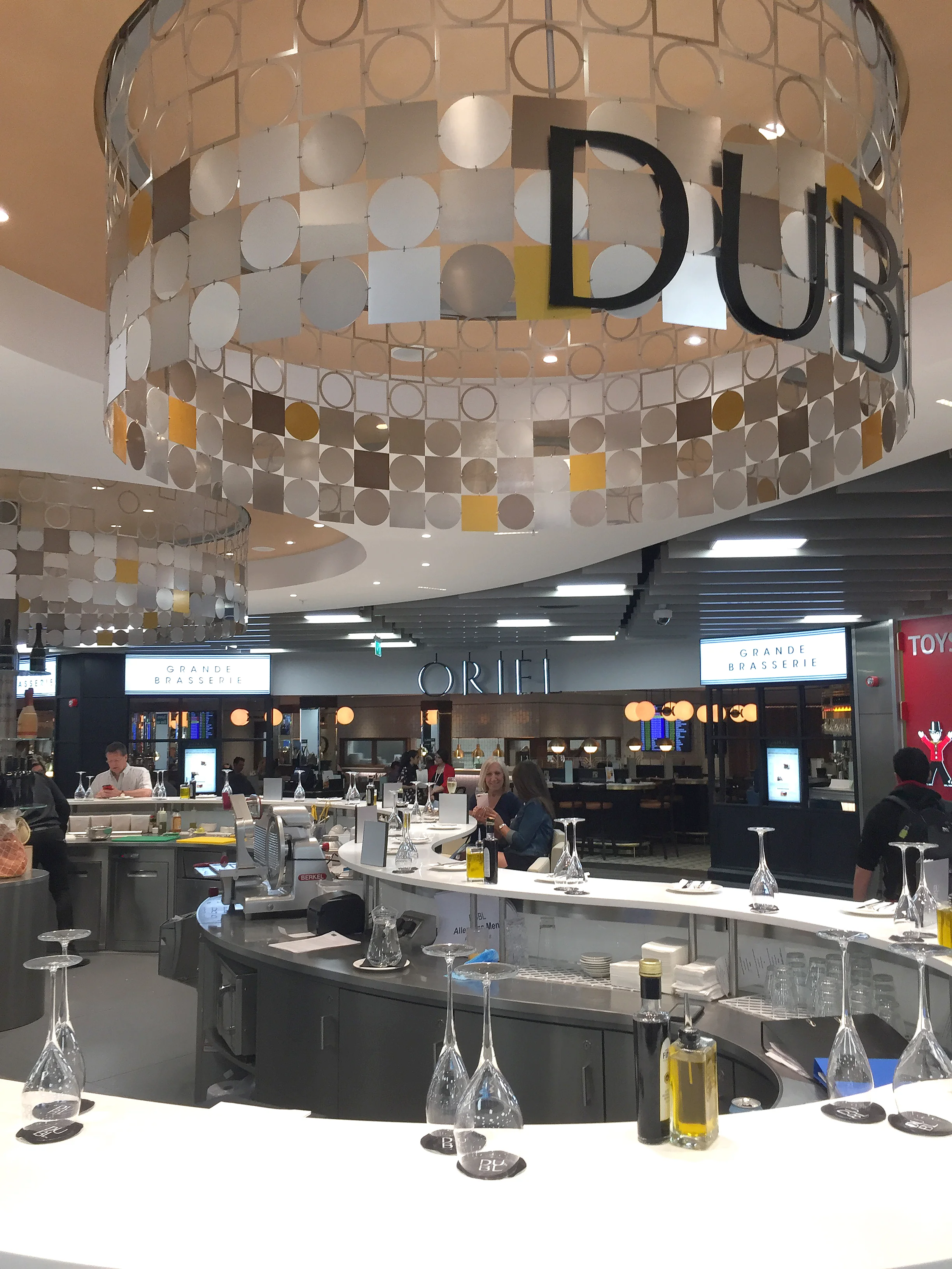 london luton airport_2.jpg