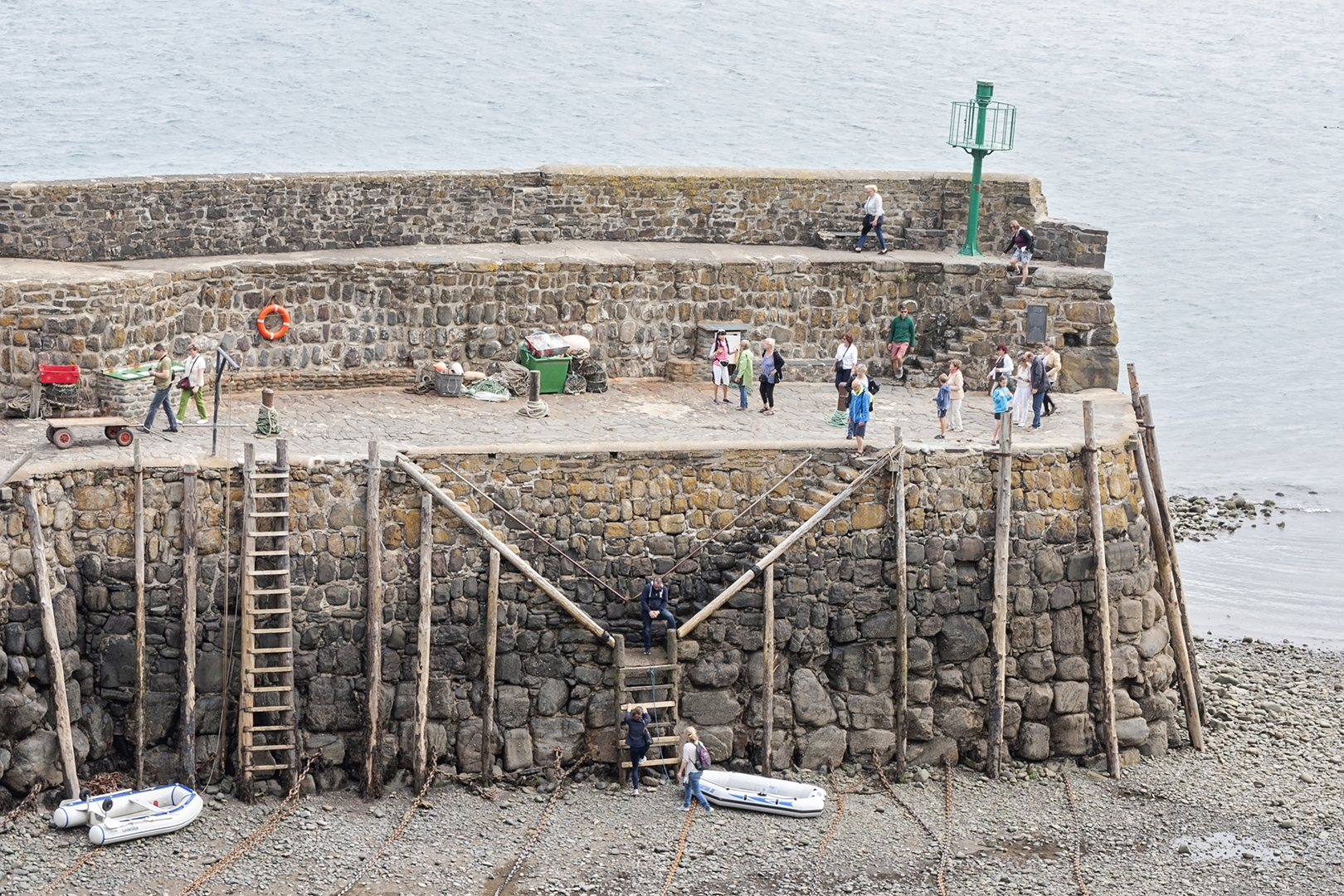 clovelly harbour_2.jpg