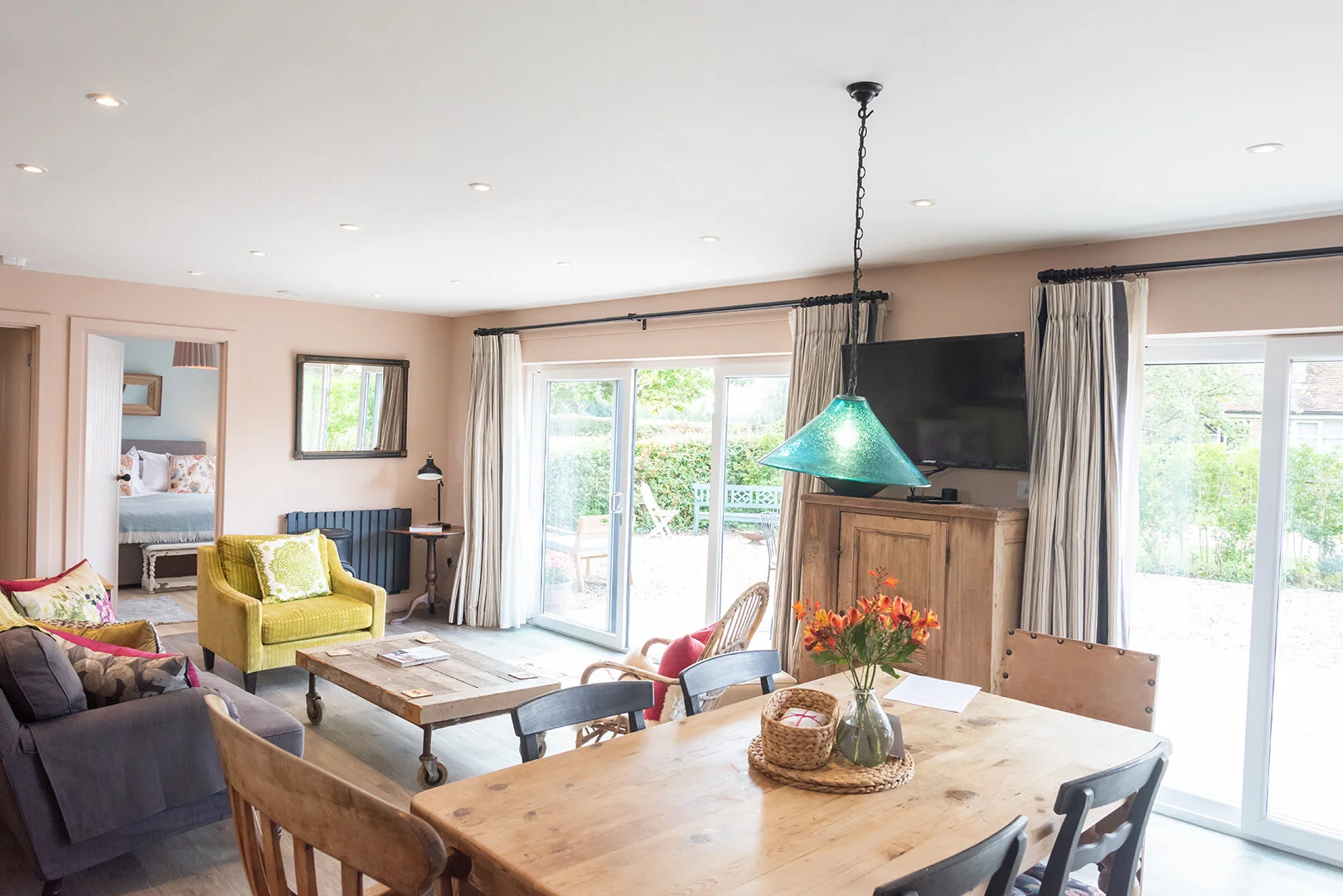 kingfisher lodge lounge 2.jpg
