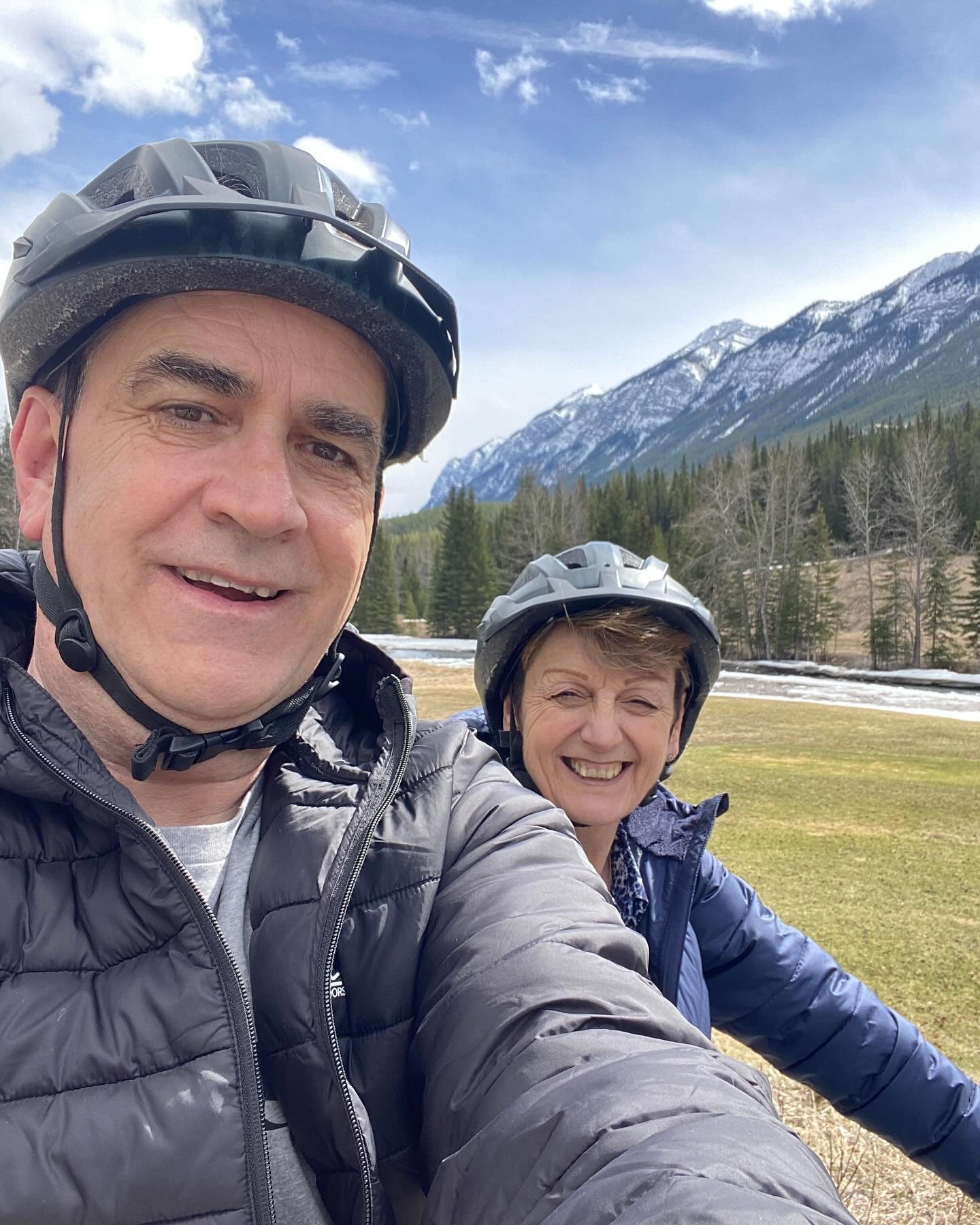 We had a fabulous time cycling through the world famous Fairmont Banff Springs Golf Course ⛳️ yesterday. You can hire the fat tyre cycles from the hotel 🚲🚲