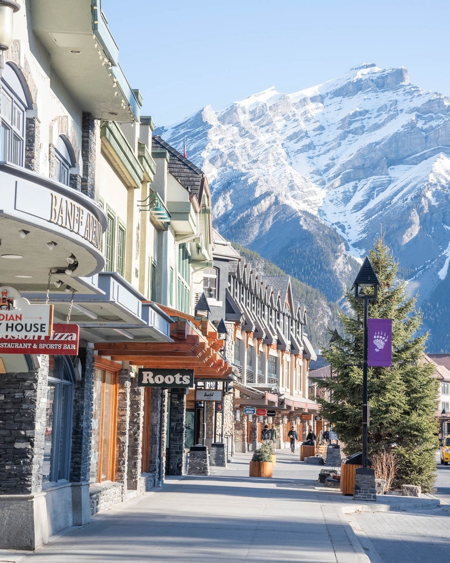 Located in the heart of the Canadian Rockies, Banff Avenue is a picturesque thoroughfare that stretches through the charming town of Banff, Alberta.
It is lined with quaint shops, restaurants, and surrounded by breathtaking scenery, with Cascade Moun