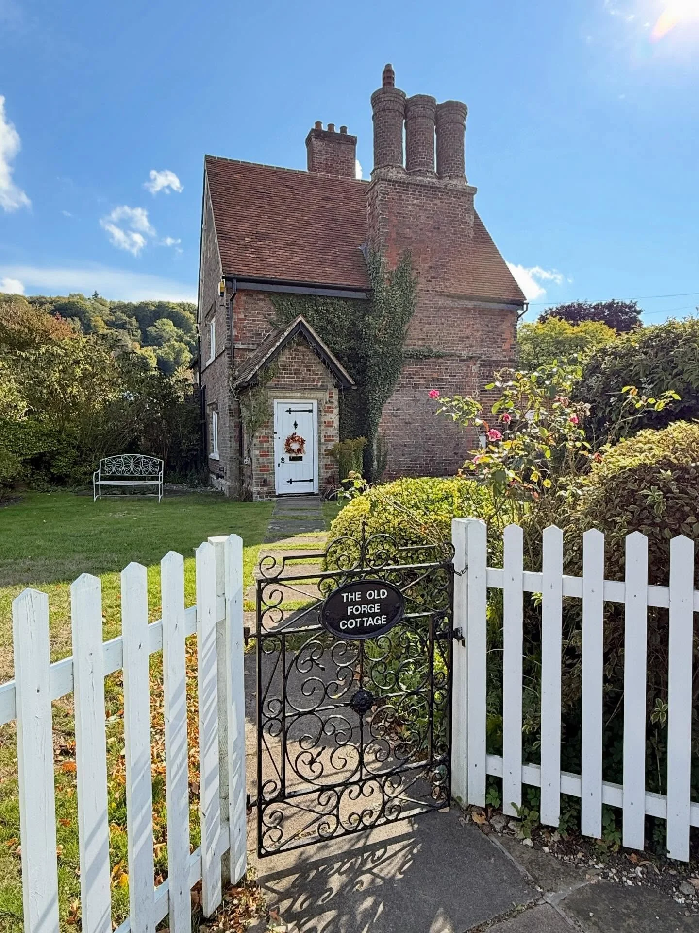 The Old Forge Cottage in the beautiful village of Aldbury in the Chilterns 🏡