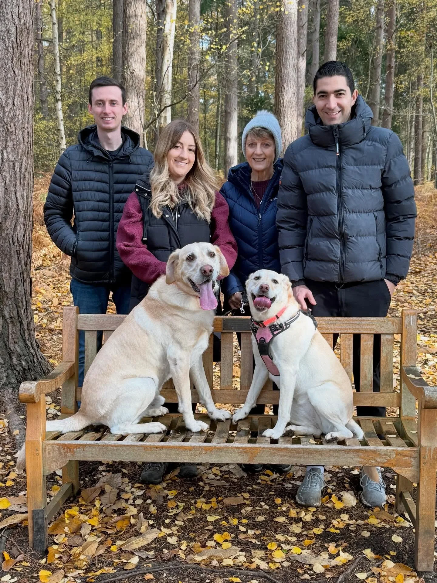 A lovely walk around Rushmere Country Park with the pups 
🐾🐾🐾🐾