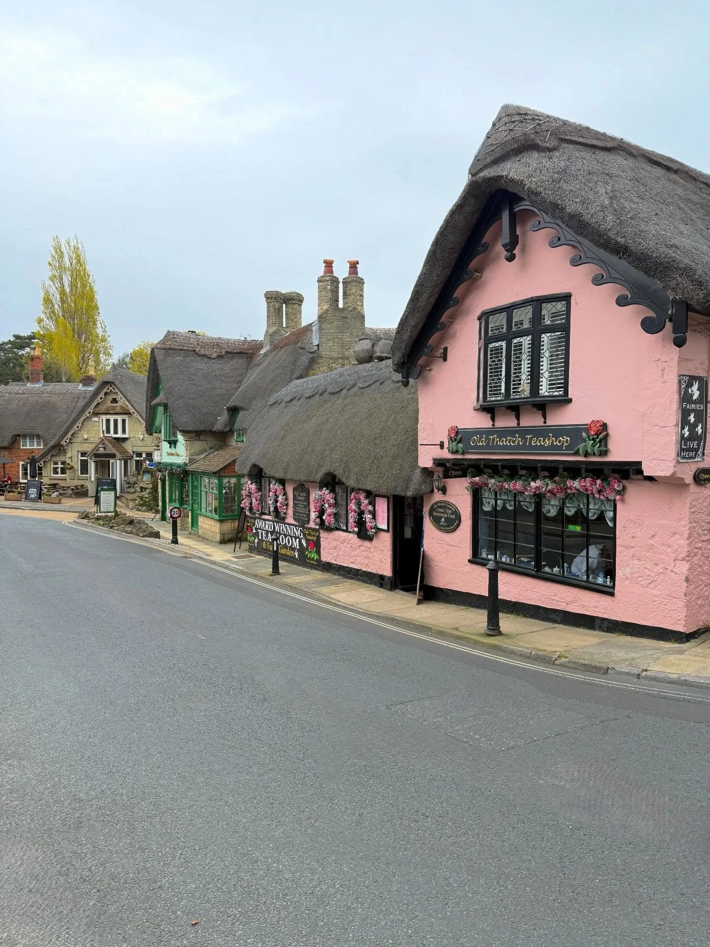 Just a short drive from our converted barn at @buddle_place_iw you will come across one of the prettiest places, Shanklin Old Village. 

It&rsquo;s famous for its thatched cottages, narrow winding lanes, and flower-filled gardens, giving it a real ol